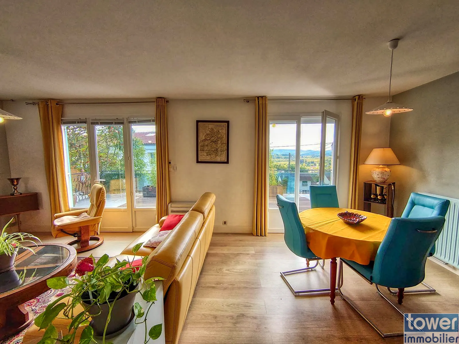 Belle maison rénovée avec deux appartements, jardin et vue sur la vallée du Lot à Puy-l'Évêque 