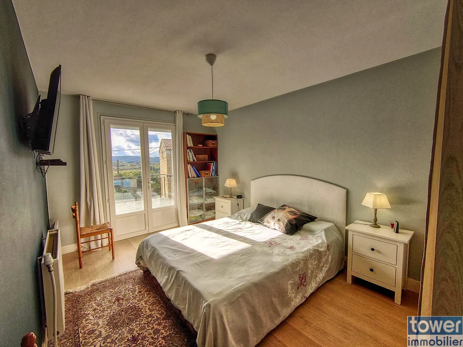 Belle maison rénovée avec deux appartements, jardin et vue sur la vallée du Lot à Puy-l'Évêque 