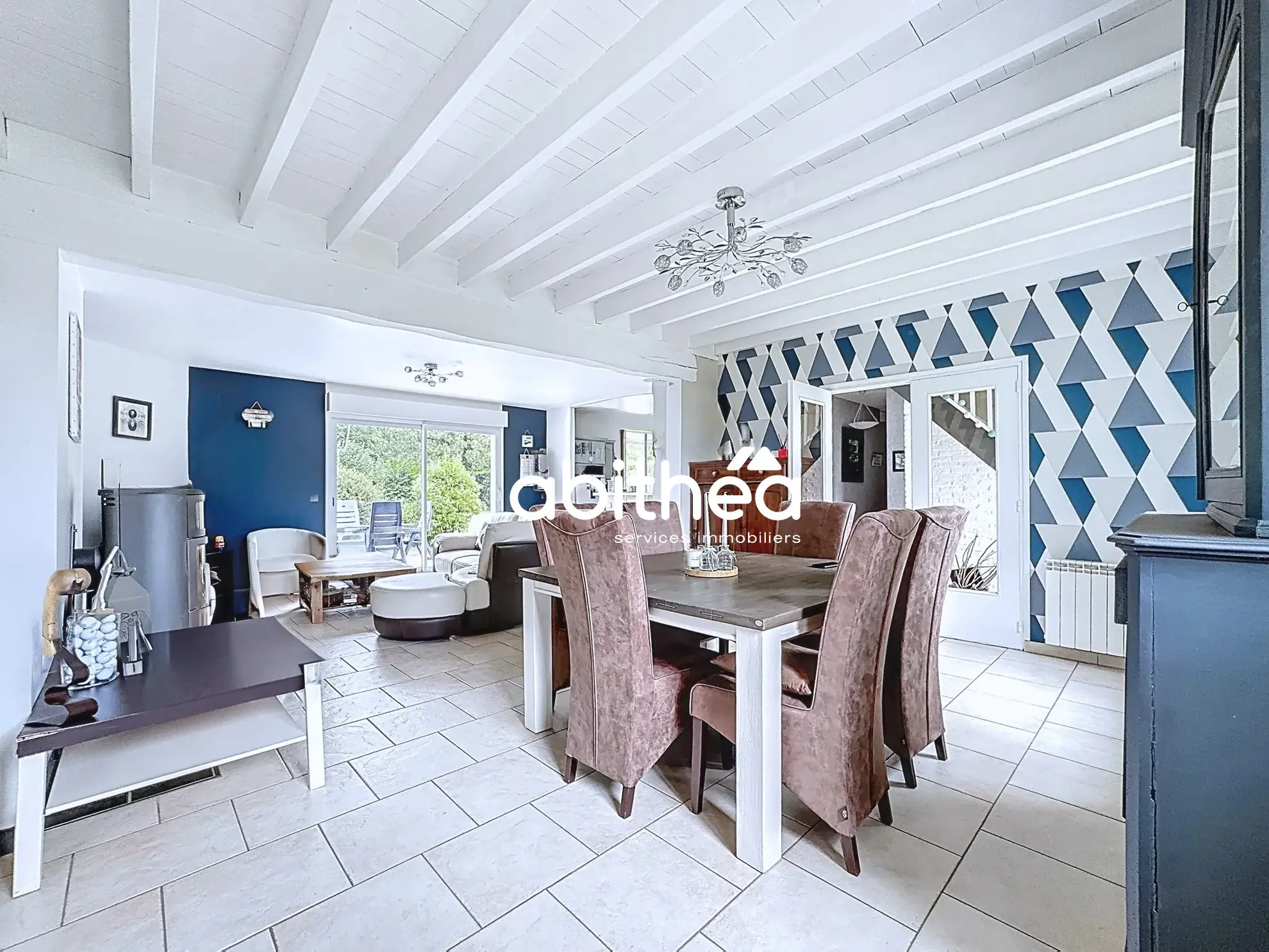 Belle maison familiale de 6 chambres avec jardin à Izel les Hameau 