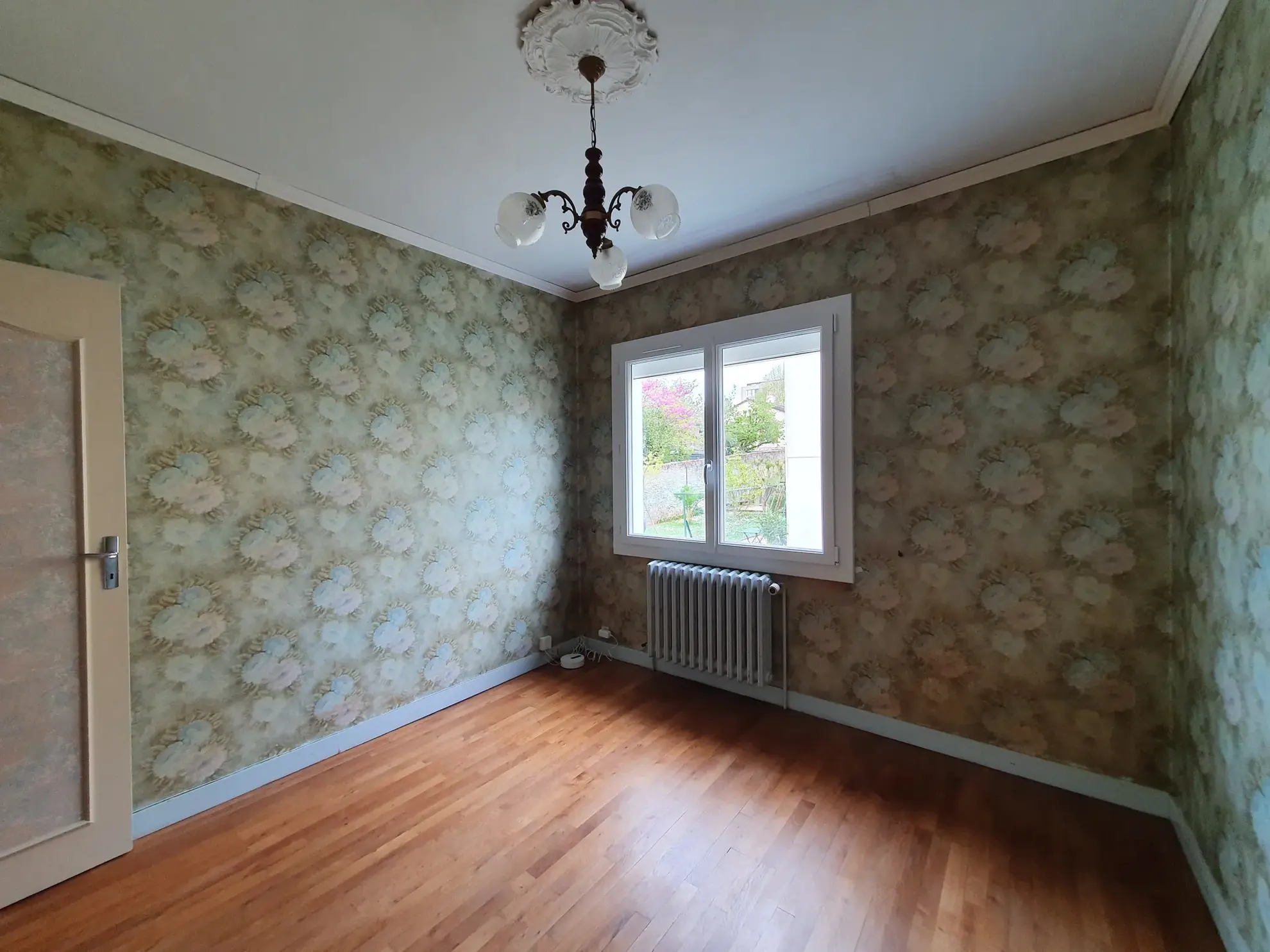 Belle maison familiale à Poitiers avec 5 chambres, garage et jardin - Idéalement située 