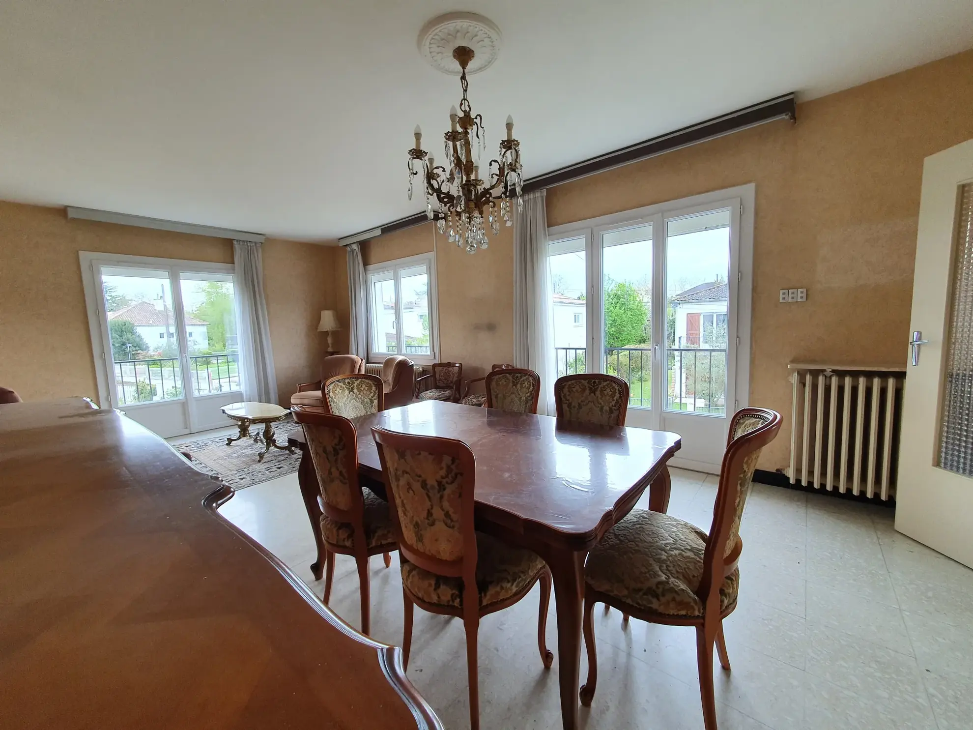 Maison familiale avec 5 chambres, garage et jardin à Poitiers