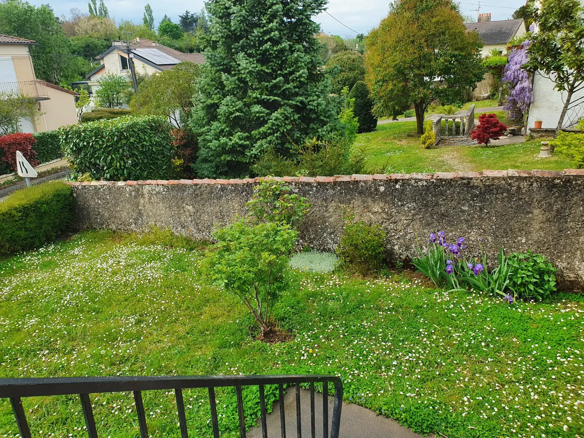 Belle maison familiale à Poitiers avec 5 chambres, garage et jardin - Idéalement située 
