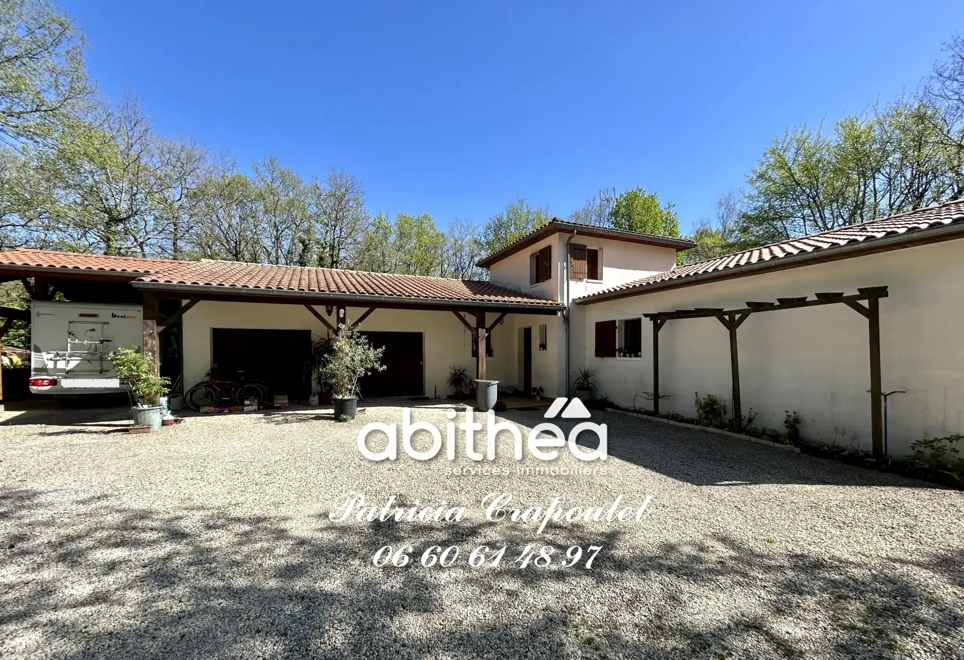 Maison lumineuse de 145 m² à Puymoyen avec jardin et piscine hors sol