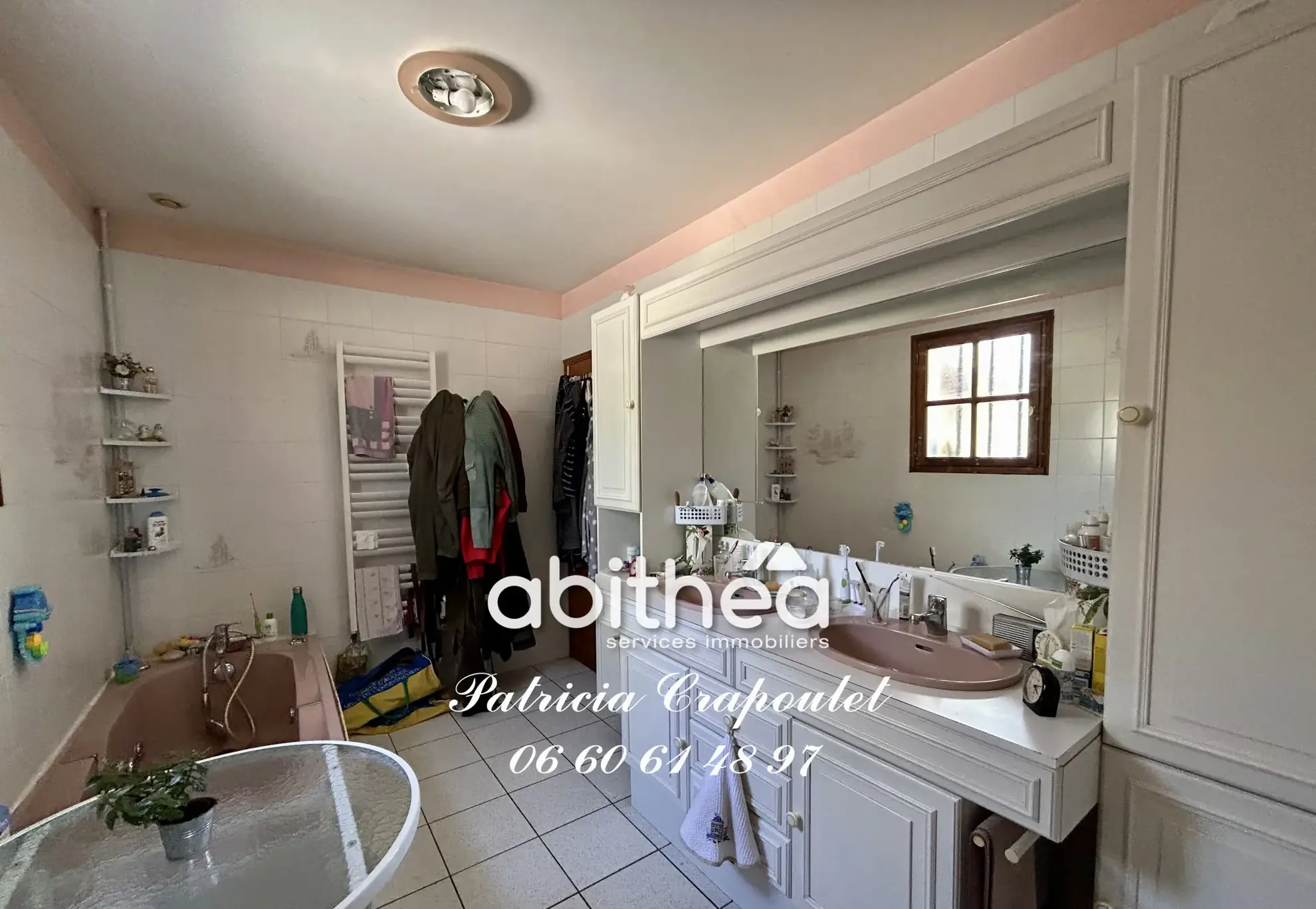 Maison lumineuse de 145 m² à Puymoyen avec jardin et piscine hors sol 