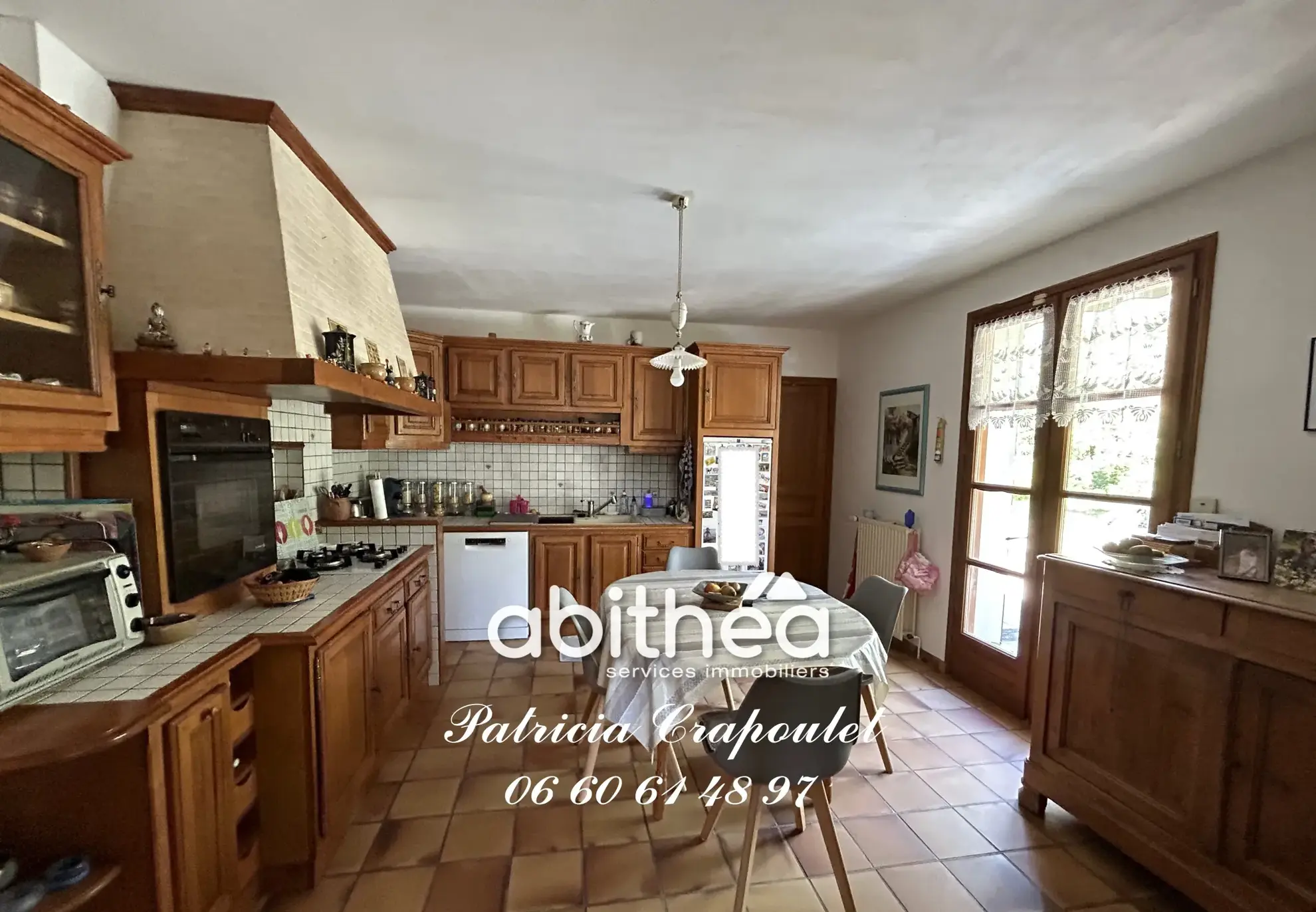 Maison lumineuse de 145 m² à Puymoyen avec jardin et piscine hors sol 