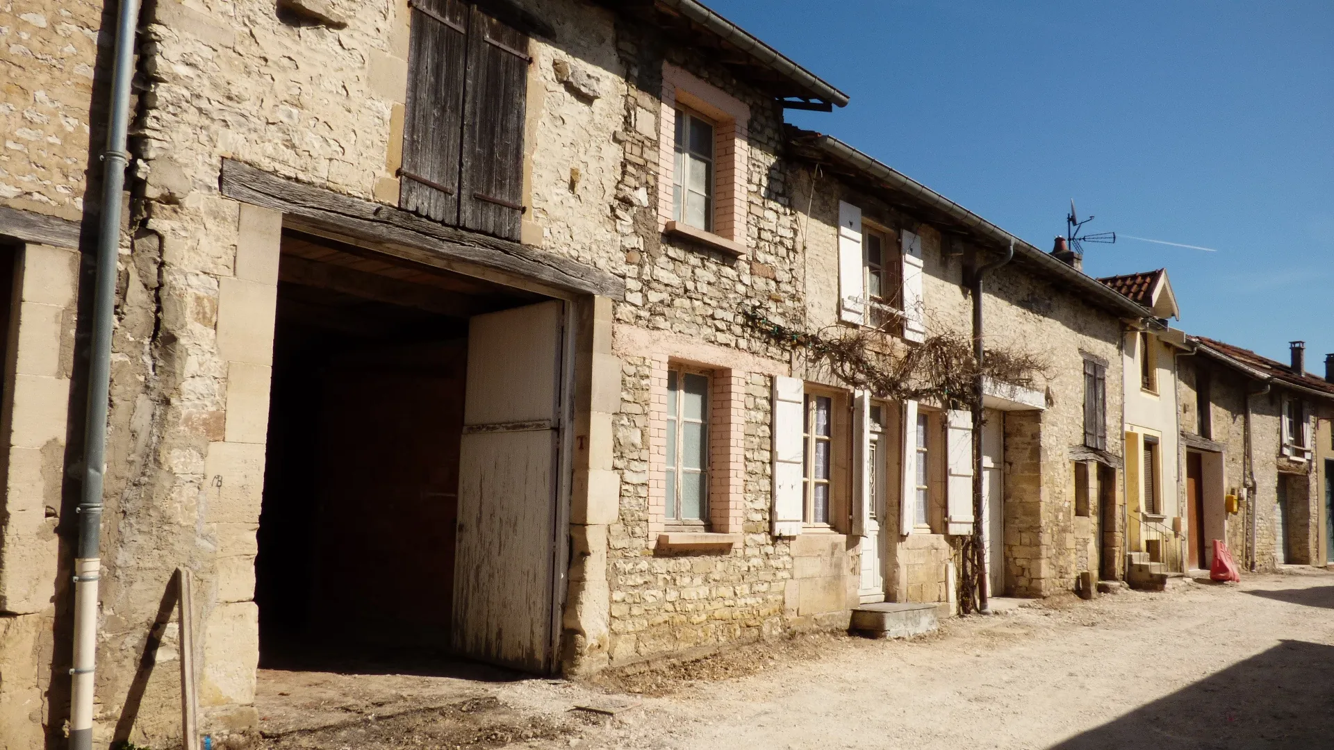 Charmante maison de village à Mussey-sur-Marne avec jardin et dépendances
