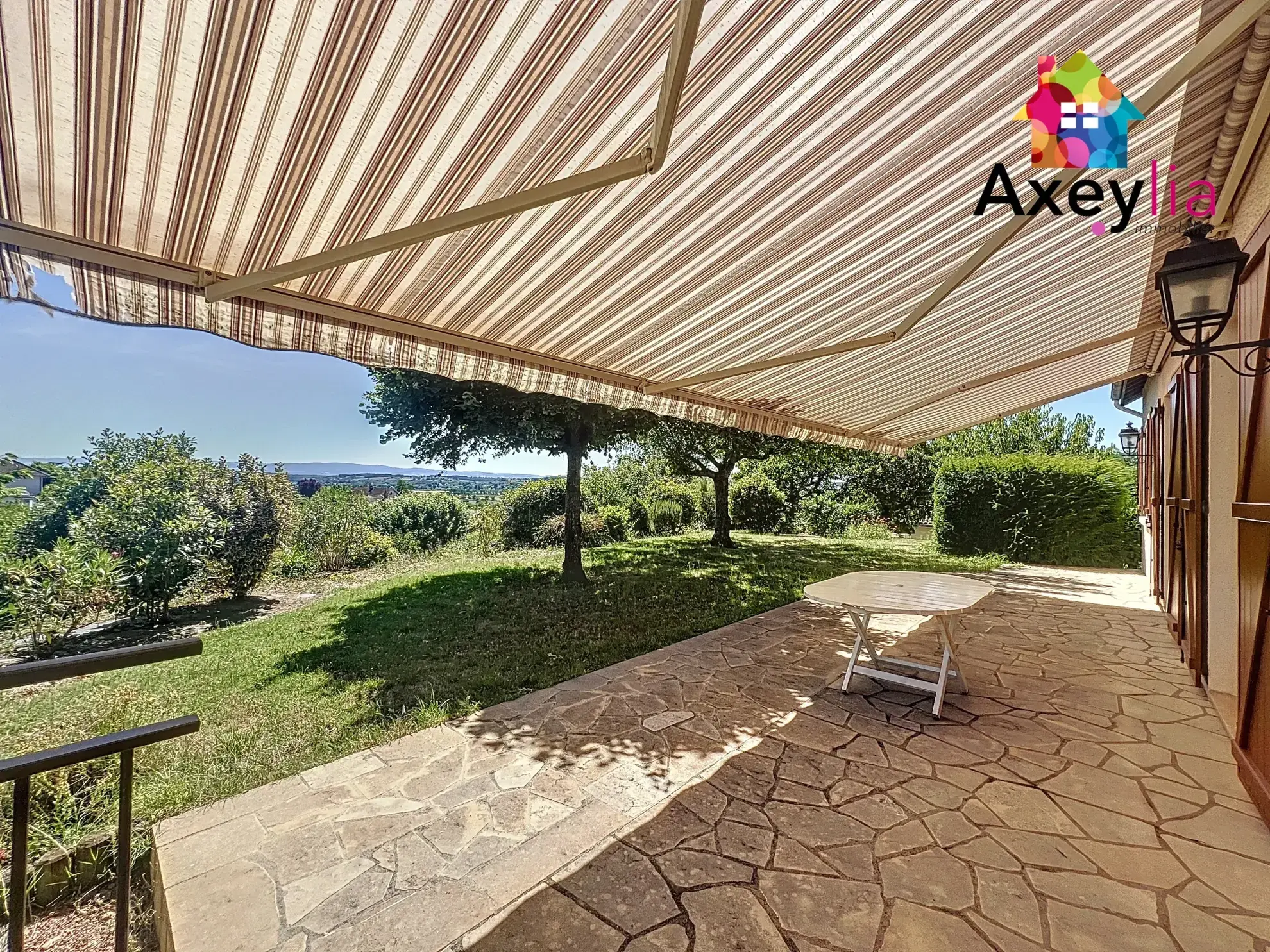 Grande maison familiale à vendre à Marcigny avec terrain et garage 