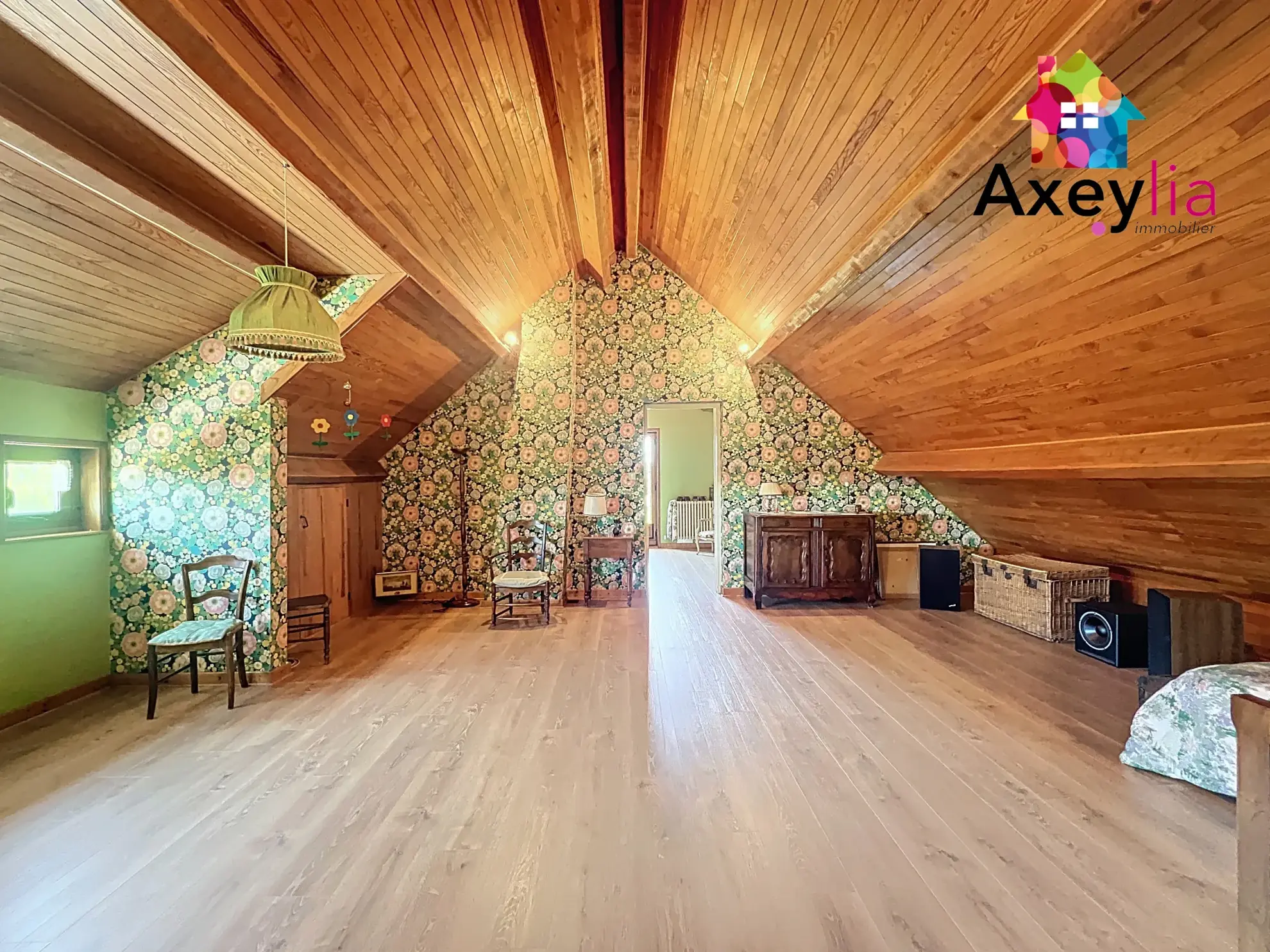 Grande maison familiale à vendre à Marcigny avec terrain et garage 