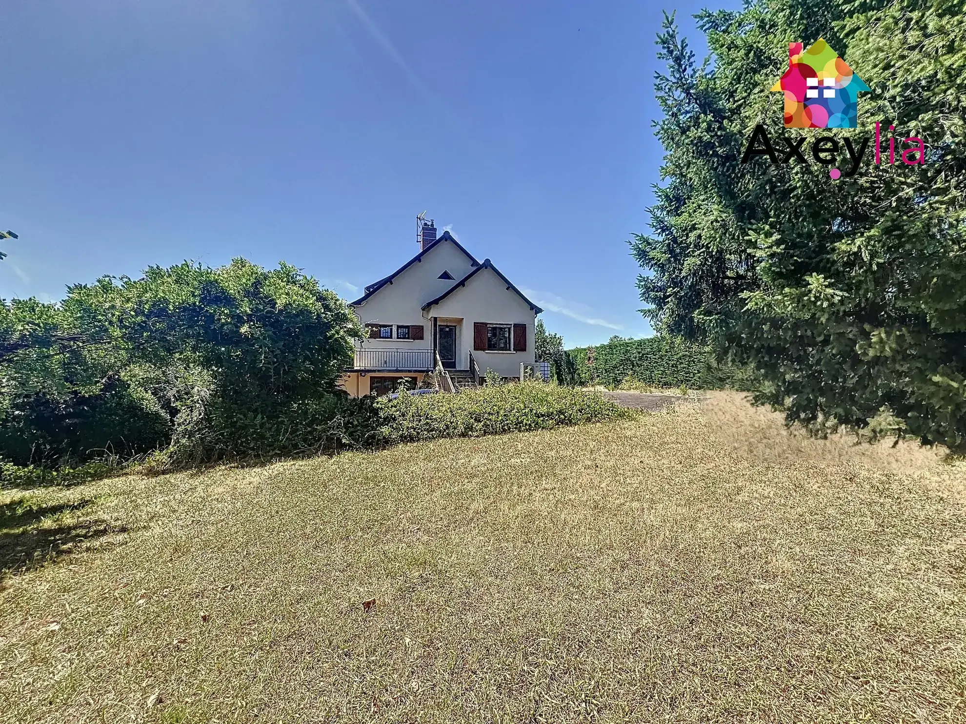 Grande maison familiale à vendre à Marcigny avec terrain et garage 