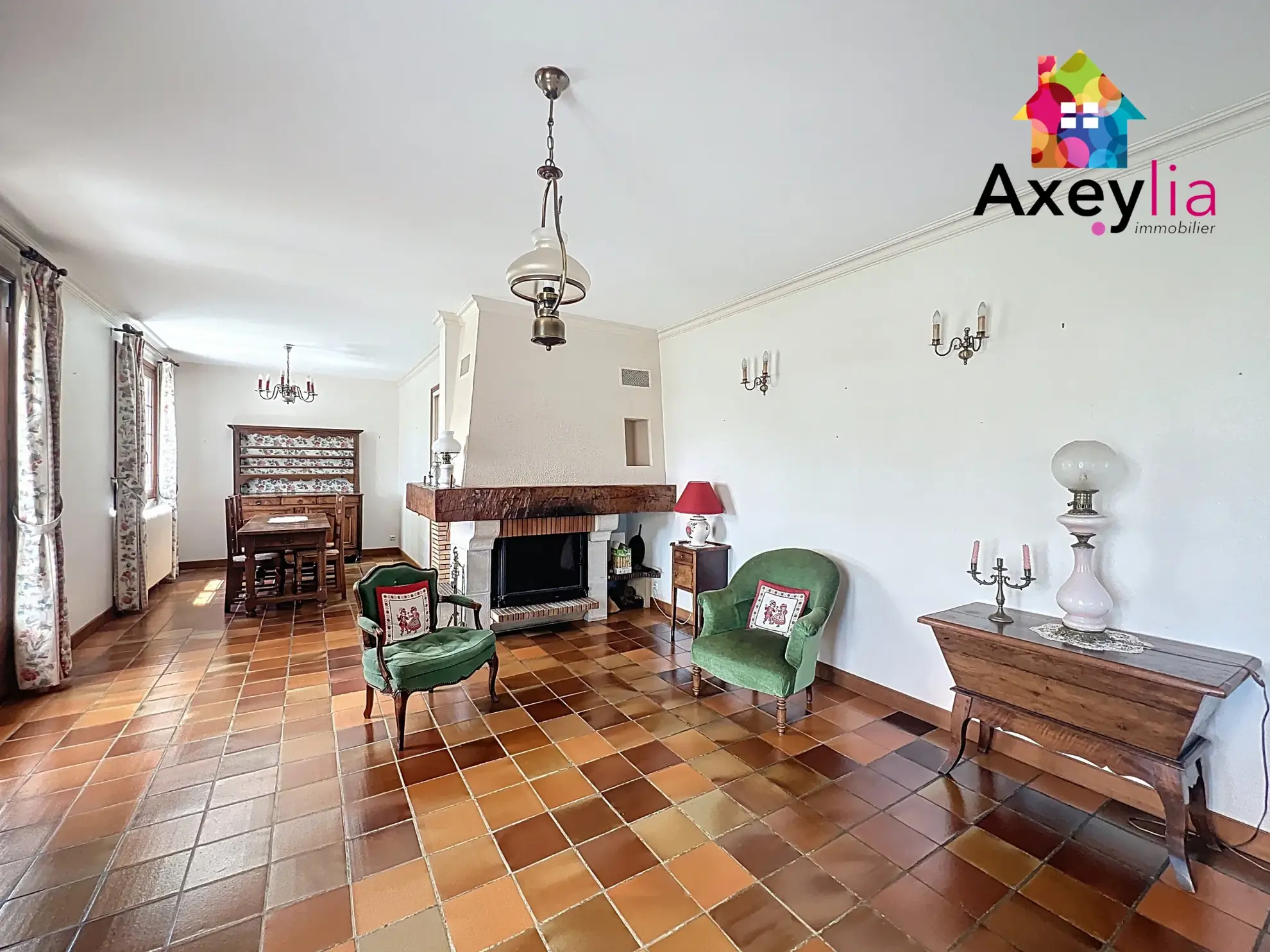 Grande maison familiale à vendre à Marcigny avec terrain et garage 