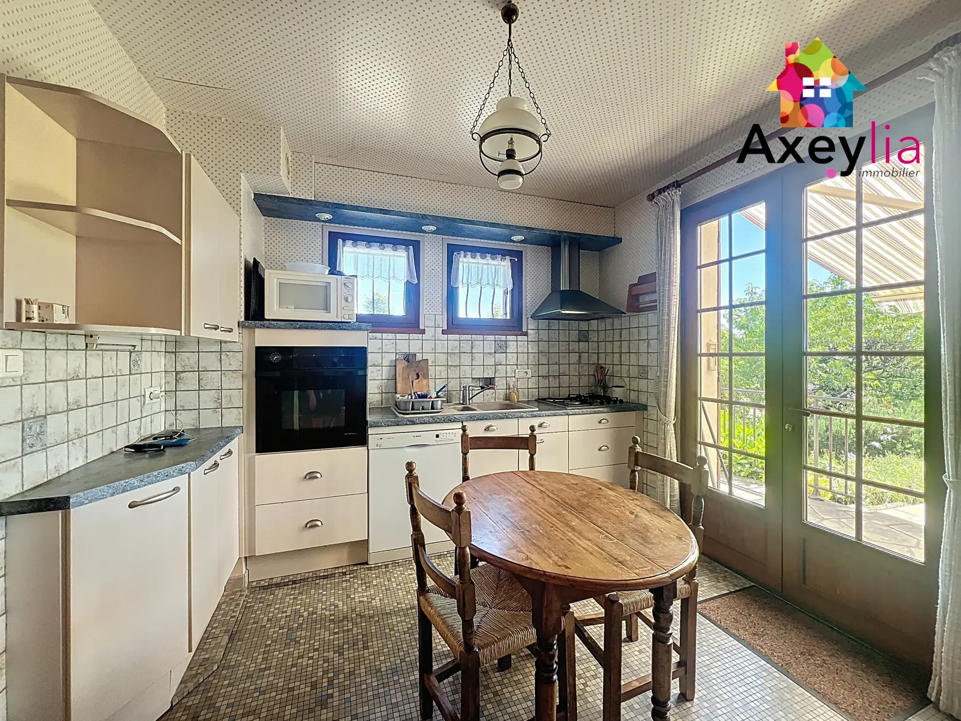 Grande maison familiale à vendre à Marcigny avec terrain et garage 