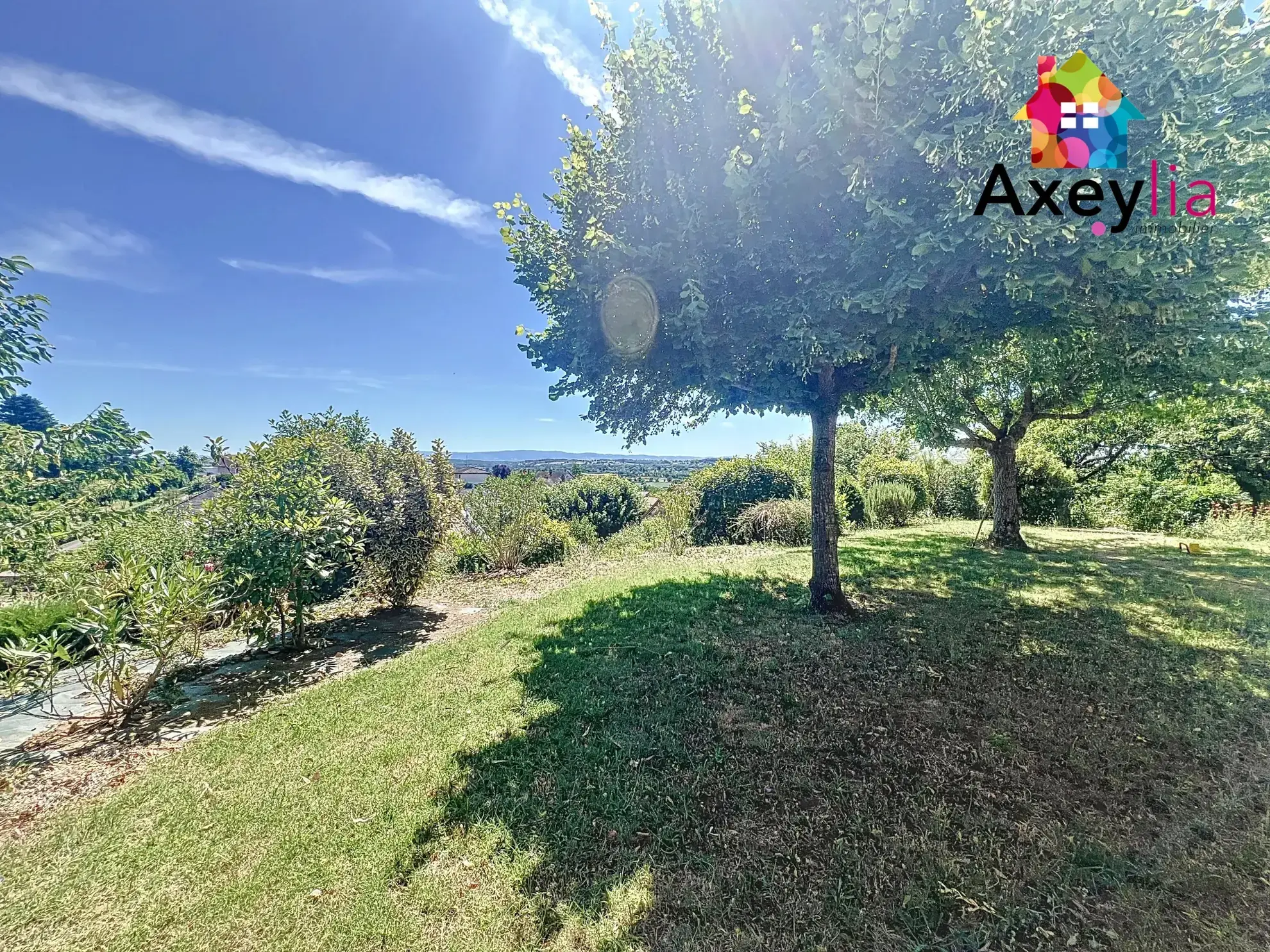 Grande maison familiale à vendre à Marcigny avec terrain et garage 