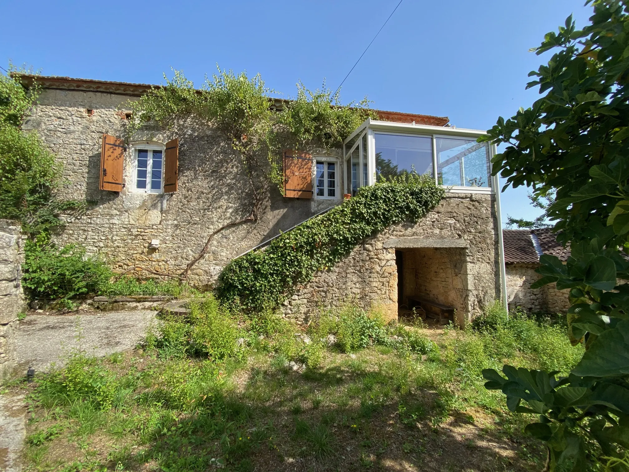 Propriété en Pierre de 130 m² avec 2 Maisons et Terrain en Quercy
