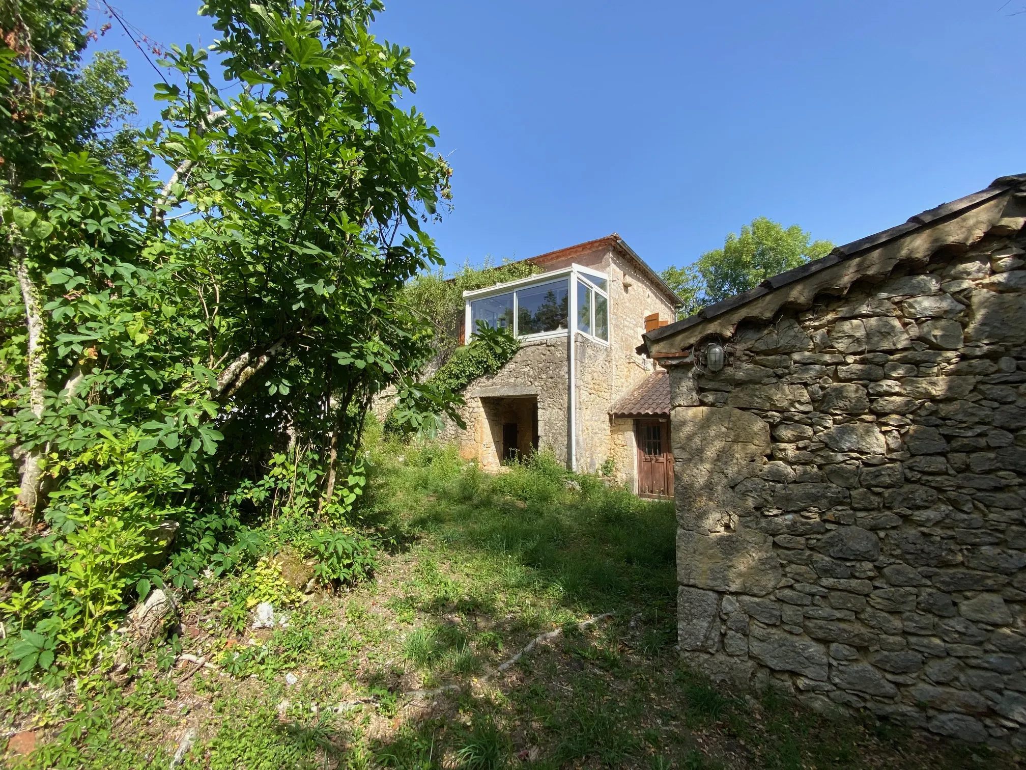 Propriété en Pierre de 130 m² avec 2 Maisons et Terrain en Quercy 