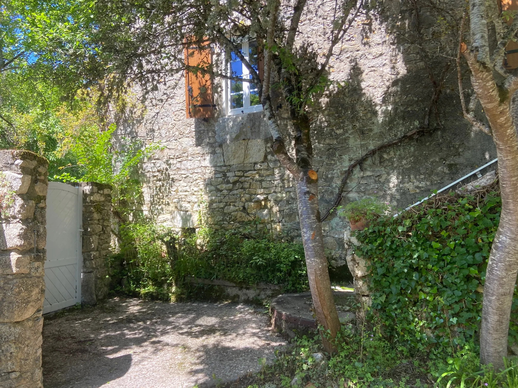 Propriété en Pierre de 130 m² avec 2 Maisons et Terrain en Quercy 