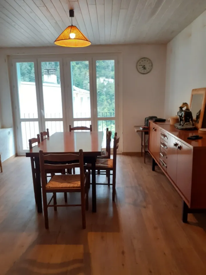 Appartement T4 rénové à Couflens, idéal résidence secondaire ou investissement 