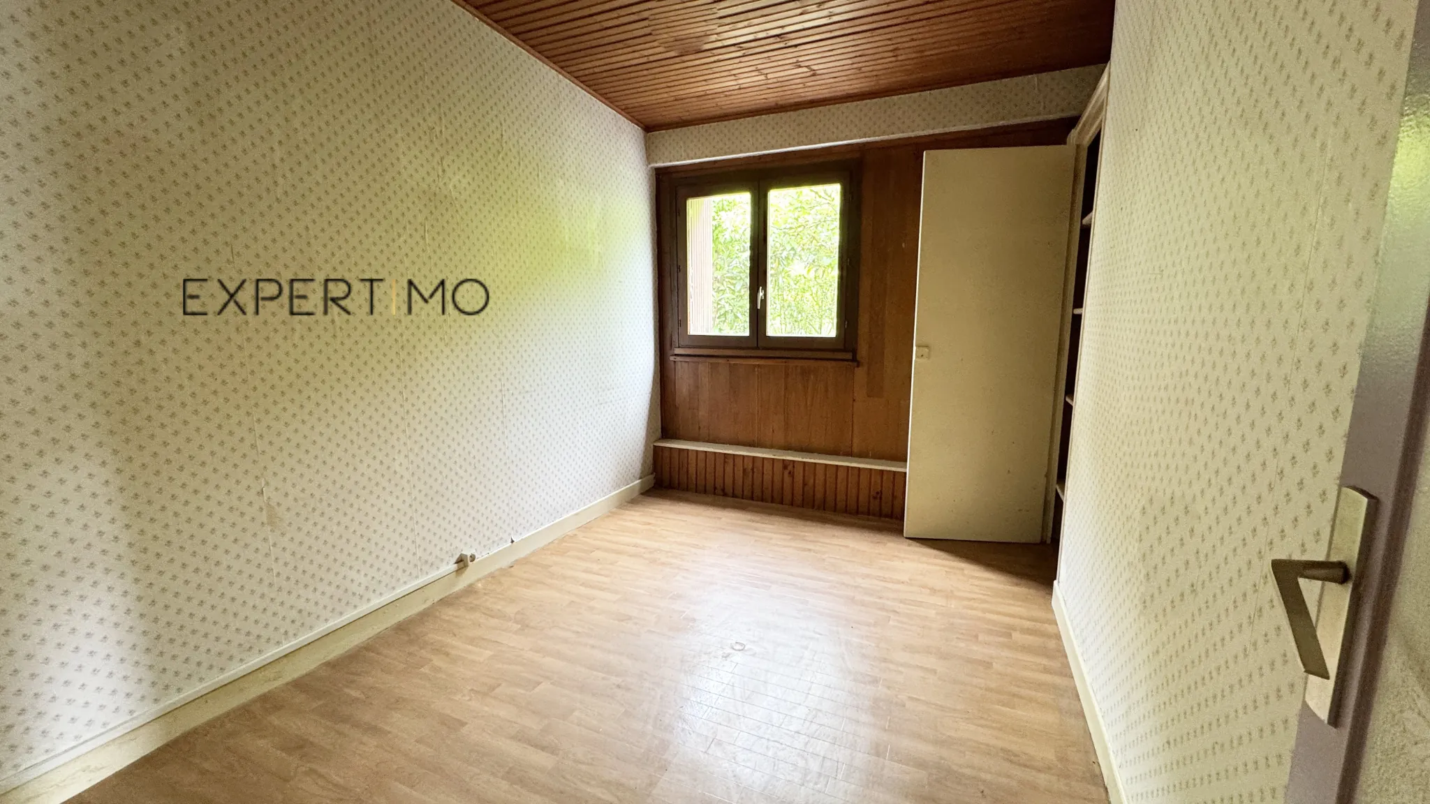 Maison de plain-pied à Froges avec grand jardin et potentiel de rénovation 