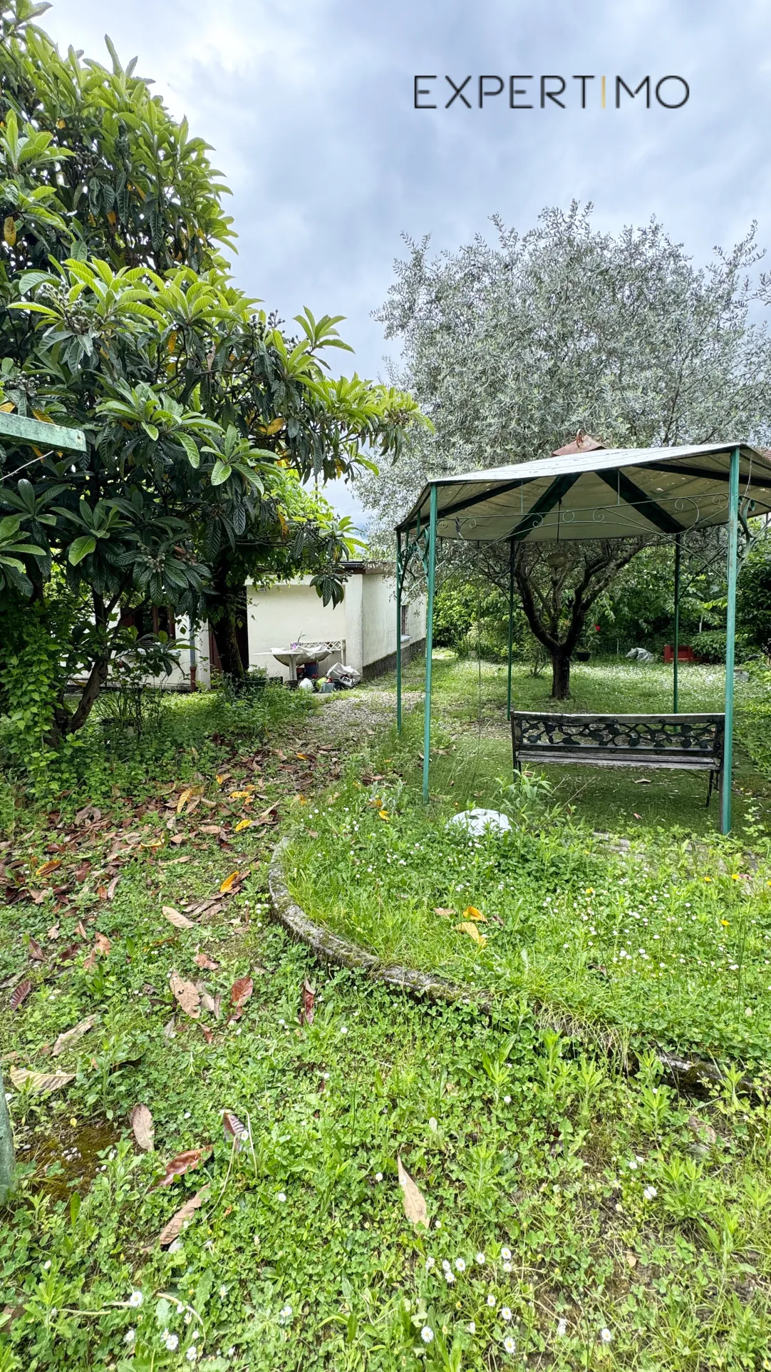 Maison de plain-pied à Froges avec grand jardin et potentiel de rénovation 