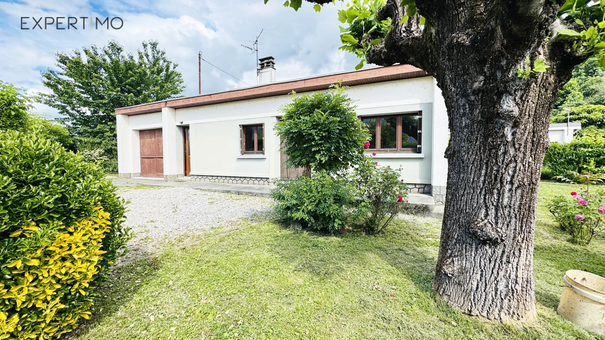 Maison de plain-pied à Froges avec grand jardin et potentiel de rénovation