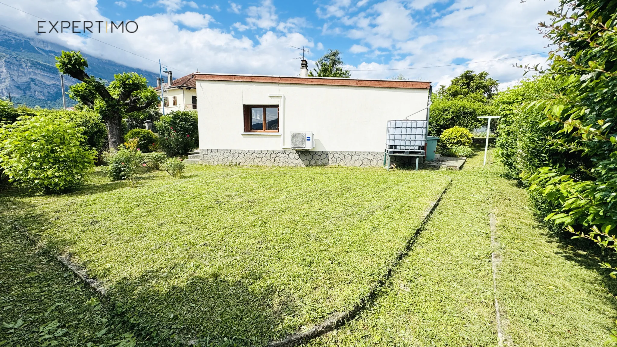 Maison de plain-pied à Froges avec grand jardin et potentiel de rénovation 
