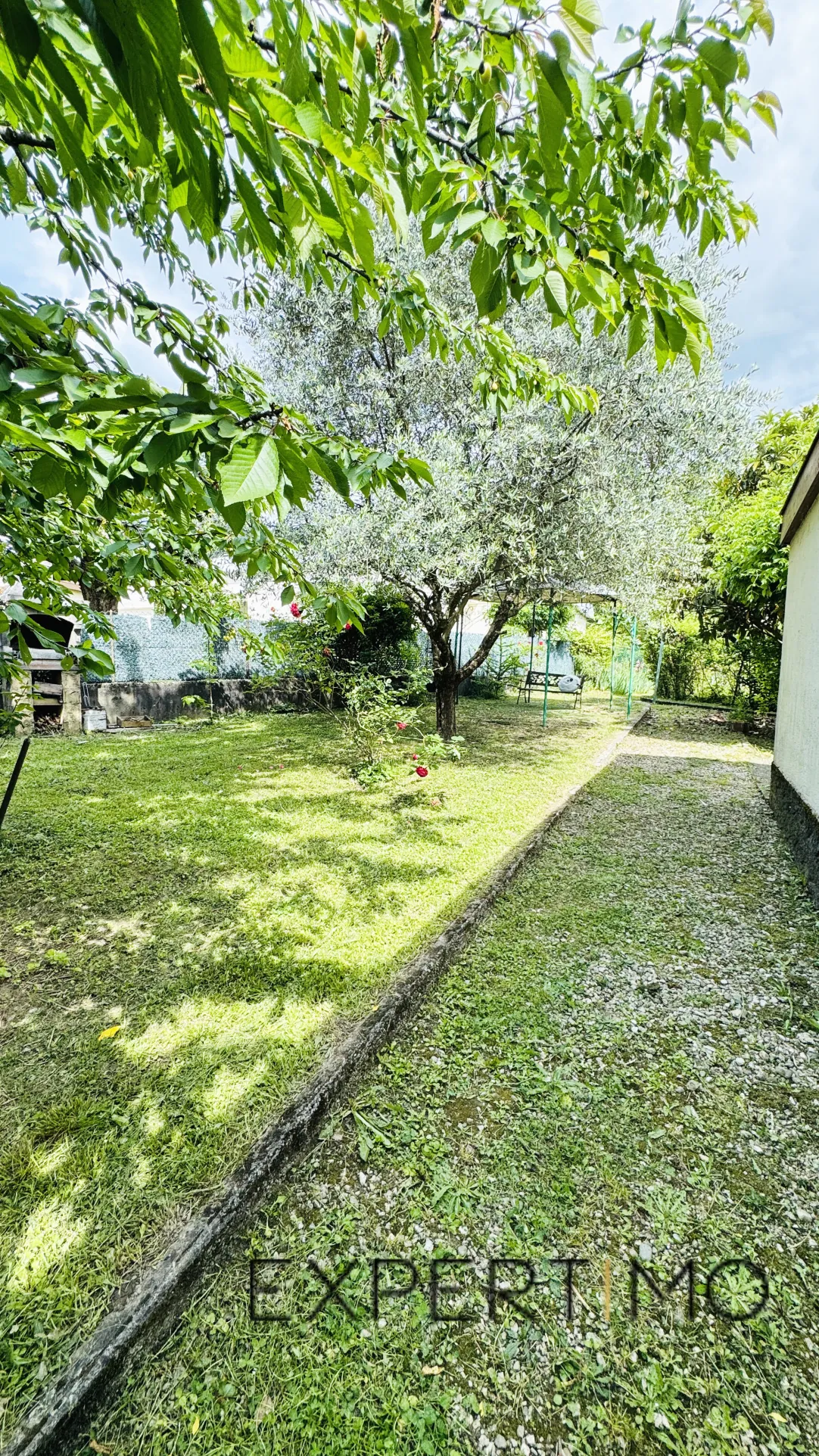 Maison de plain-pied à Froges avec grand jardin et potentiel de rénovation 