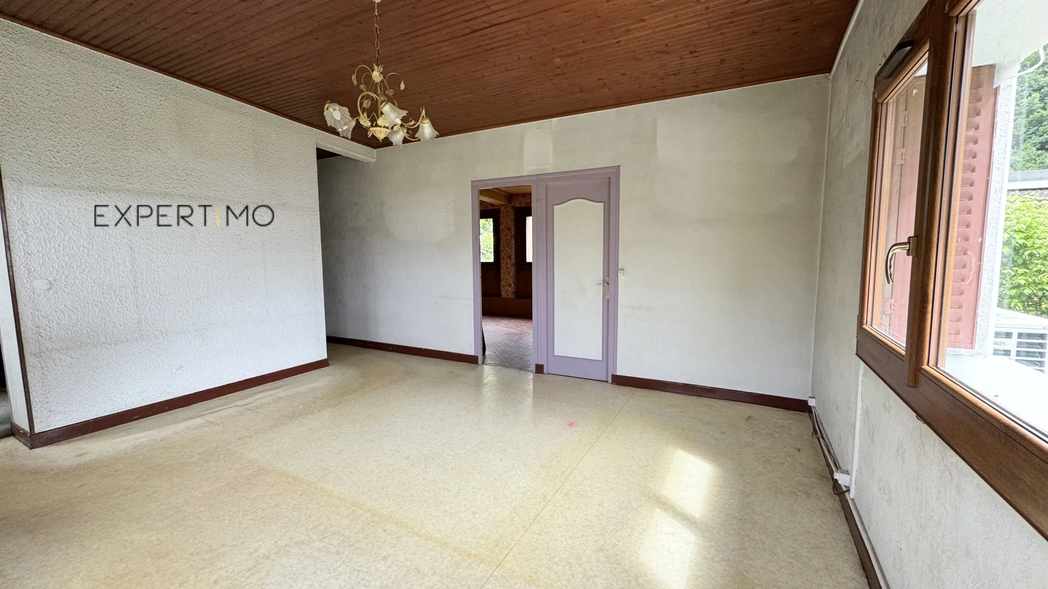 Maison de plain-pied à Froges avec grand jardin et potentiel de rénovation 