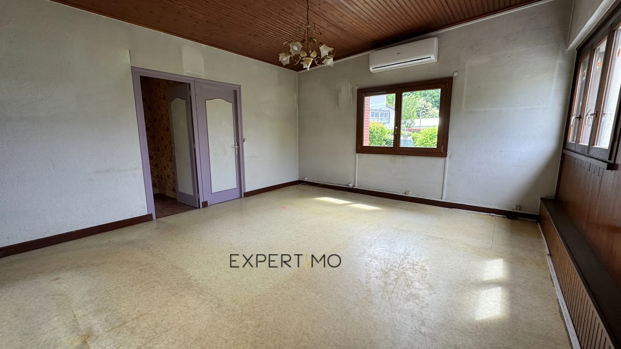 Maison de plain-pied à Froges avec grand jardin et potentiel de rénovation 