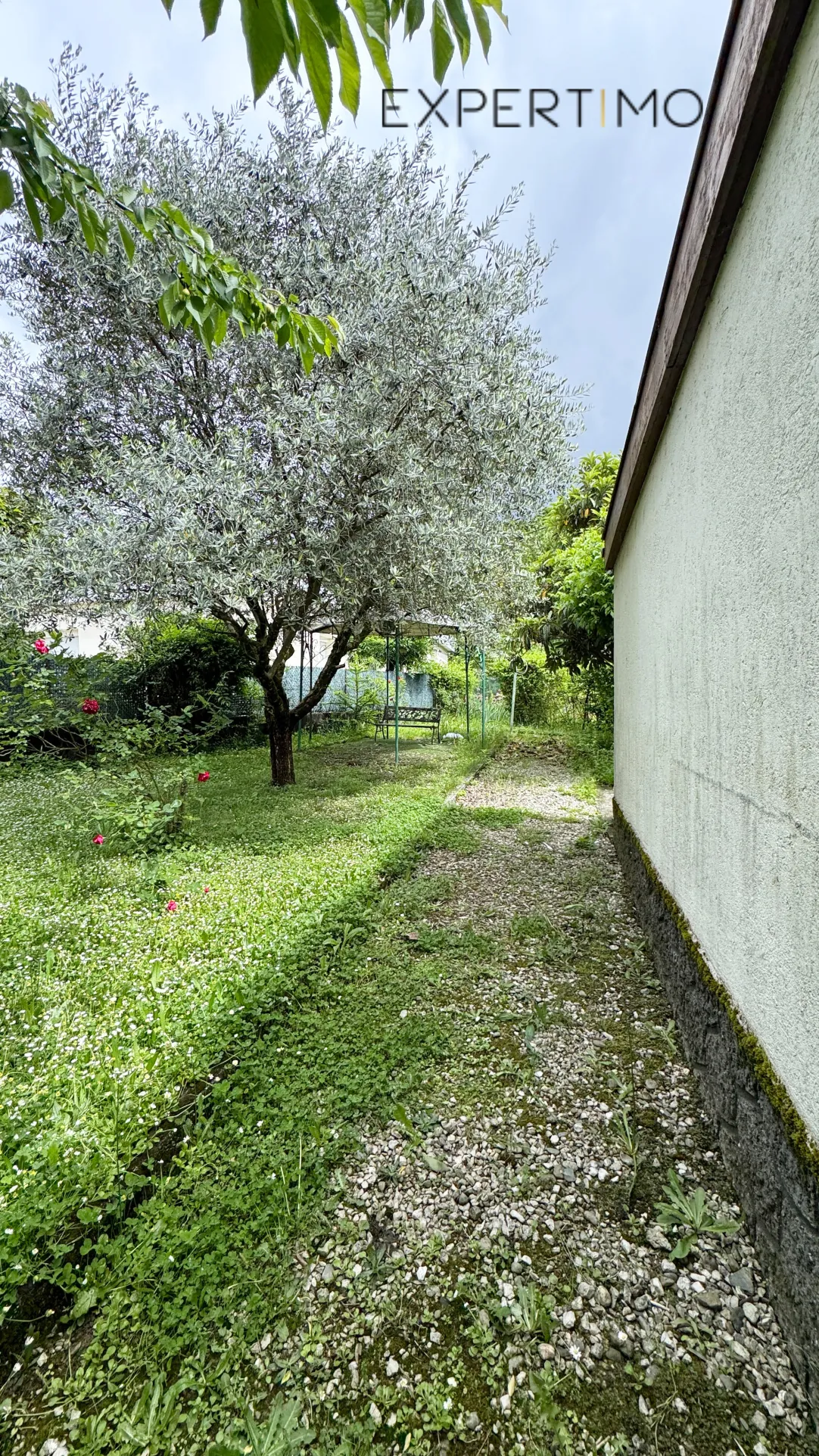 Maison de plain-pied à Froges avec grand jardin et potentiel de rénovation 