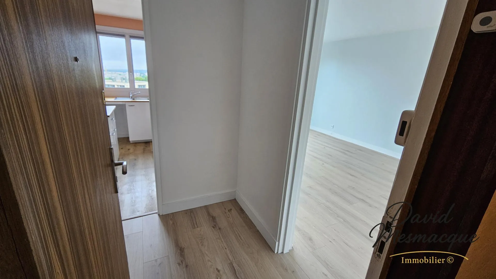 Appartement lumineux de 43,30 m² avec ascenseur, parking et cave à Poissy 