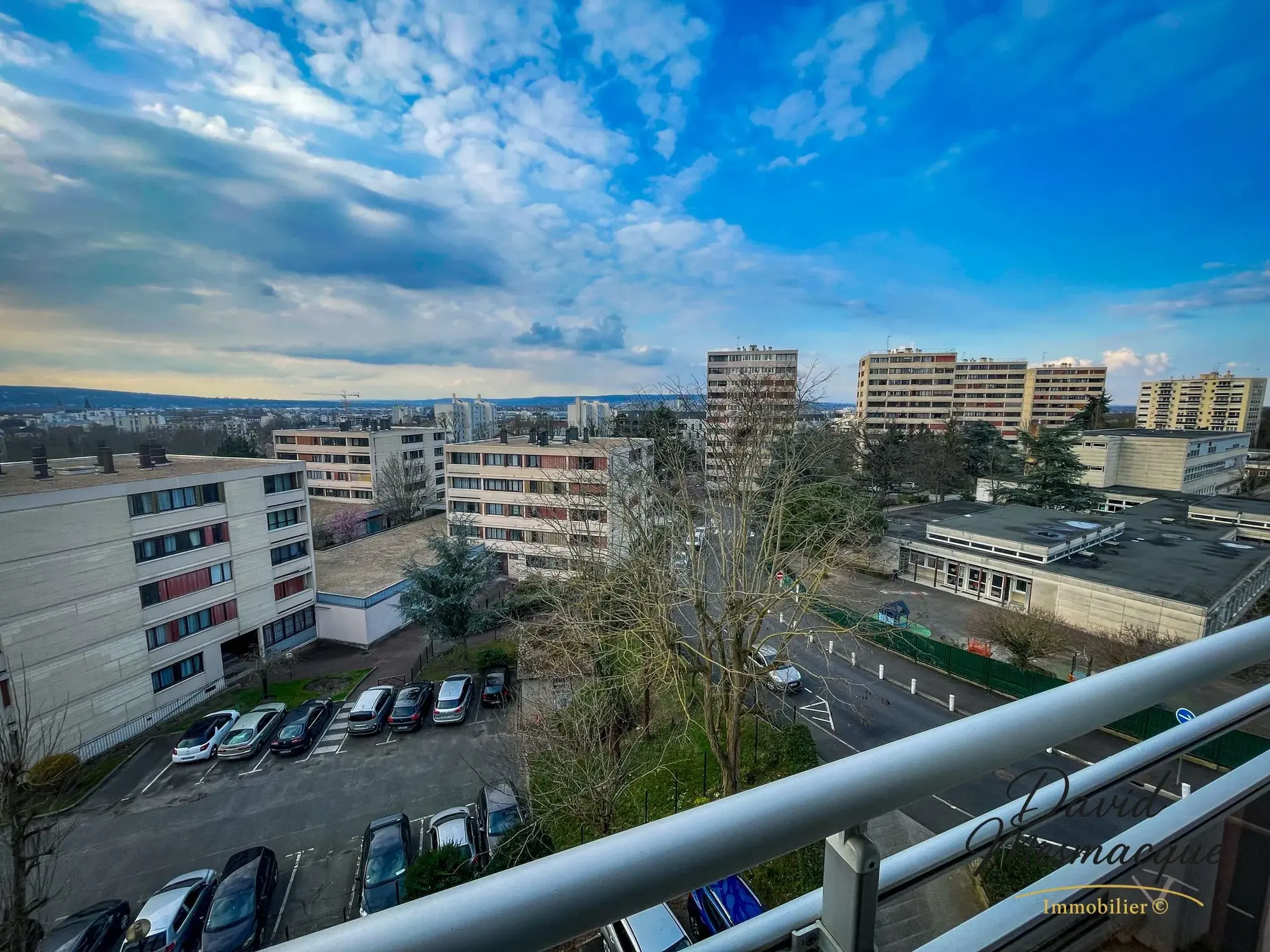 Appartement lumineux de 43,30 m² avec ascenseur, parking et cave à Poissy 