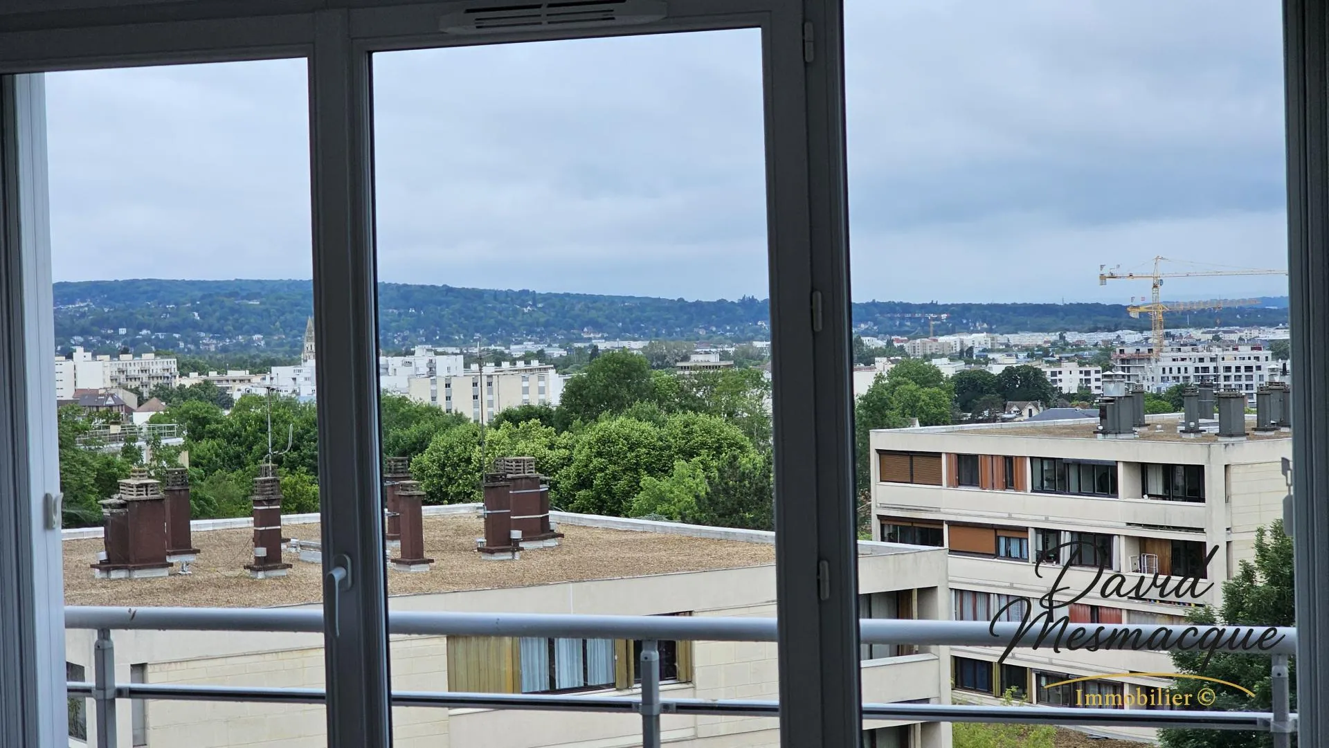 Appartement lumineux de 43,30 m² avec ascenseur, parking et cave à Poissy 