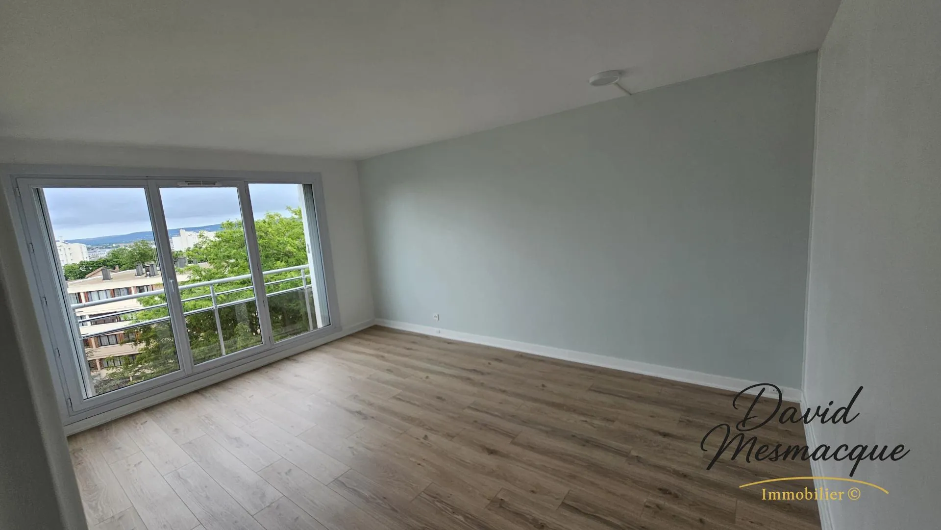 Appartement lumineux de 43,30 m² avec ascenseur, parking et cave à Poissy 