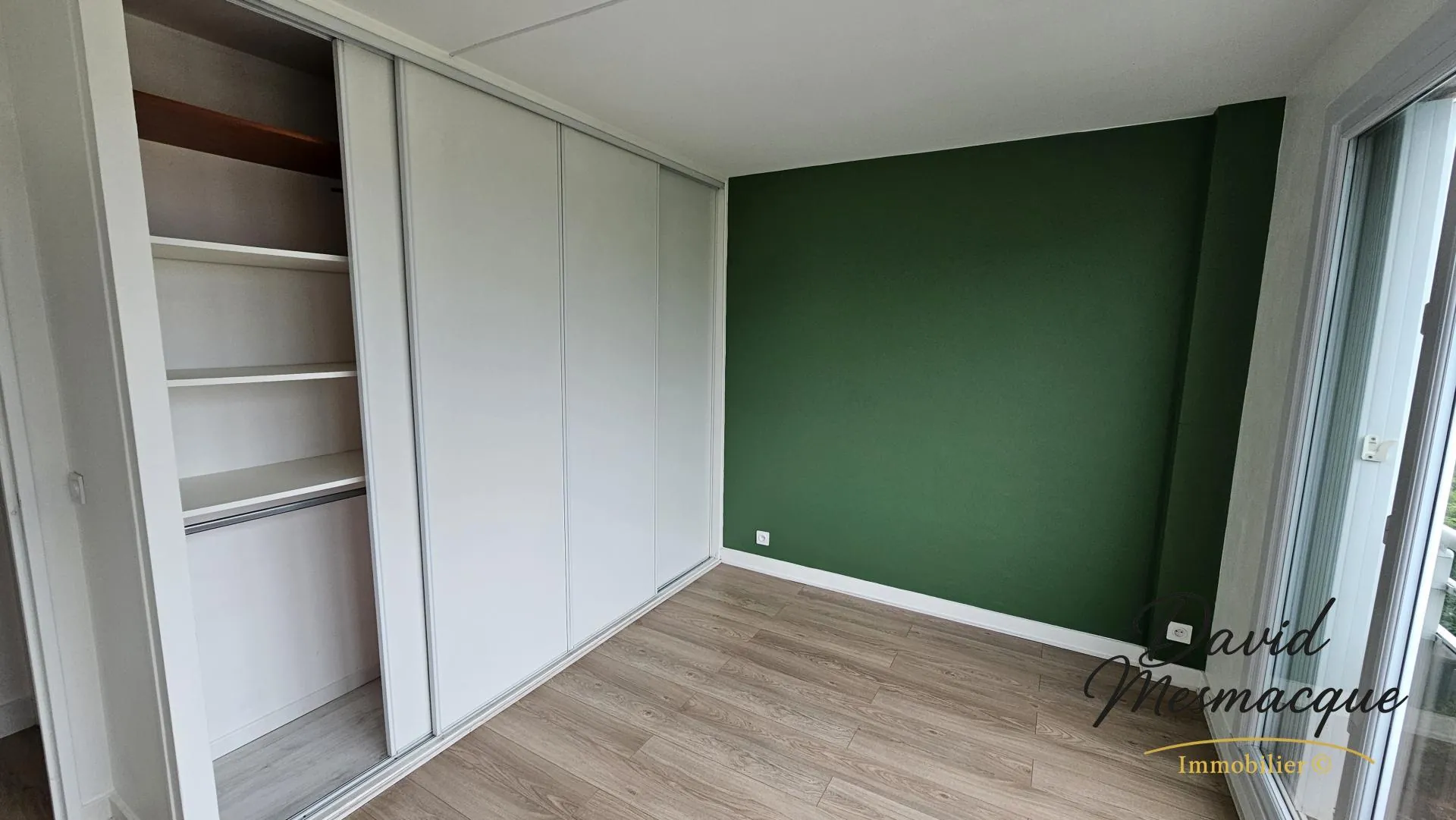 Appartement lumineux de 43,30 m² avec ascenseur, parking et cave à Poissy 