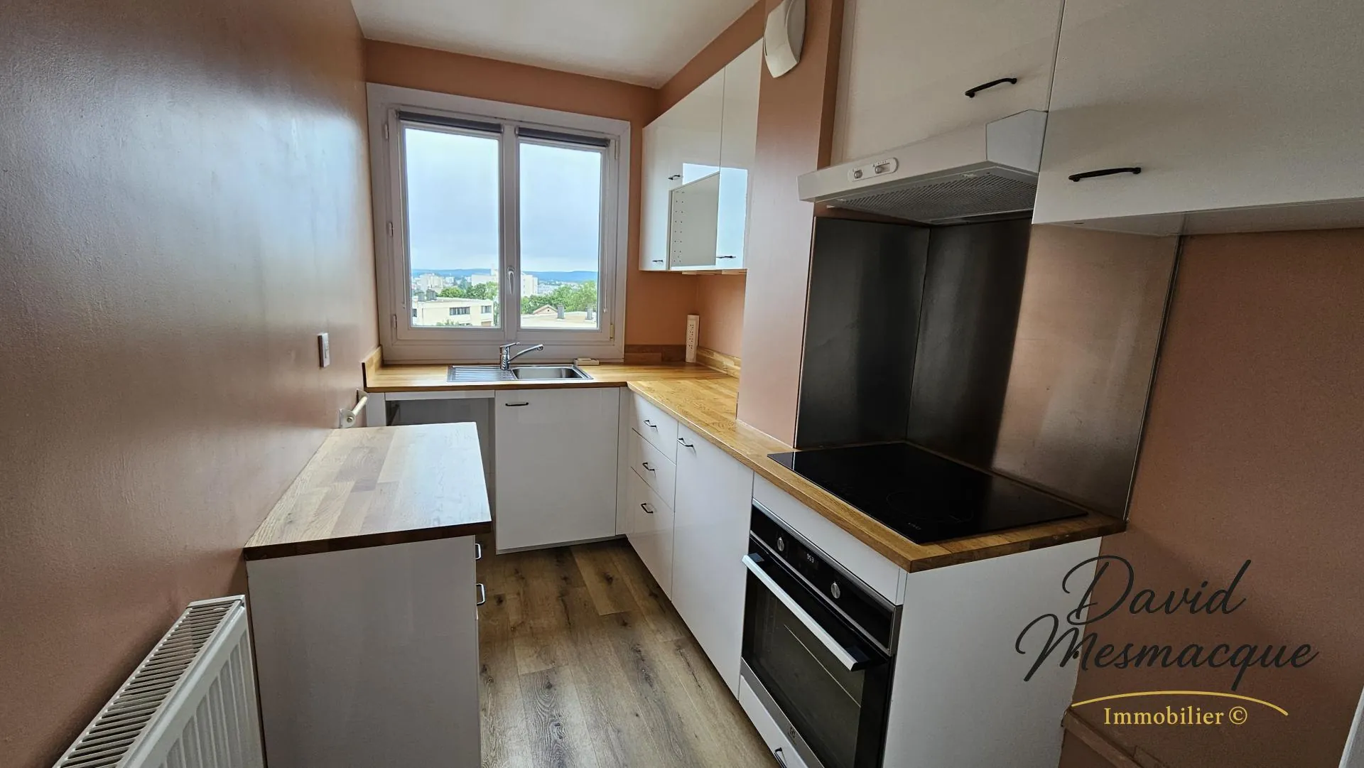 Appartement lumineux de 43,30 m² avec ascenseur, parking et cave à Poissy 
