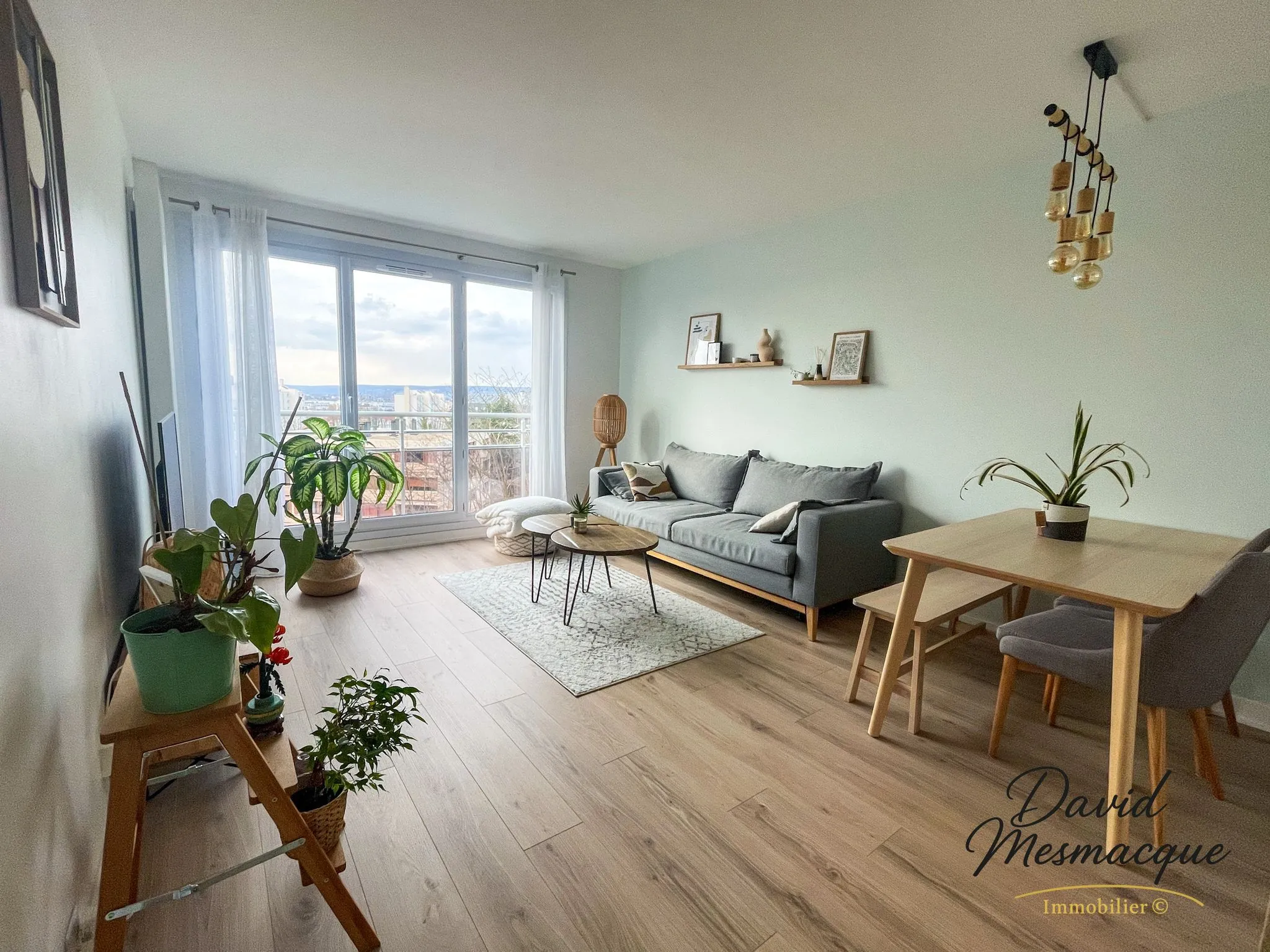 Bel appartement de 43,3 m² avec ascenseur, parking et cave à Poissy
