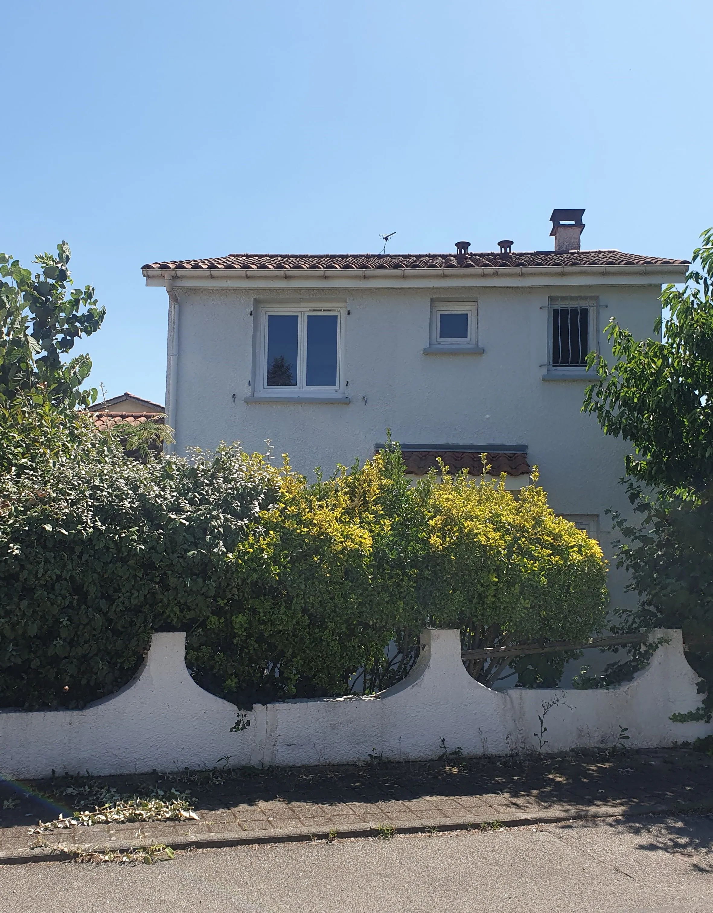 Maison familiale lumineuse à Saint-Fons avec jardin et garage