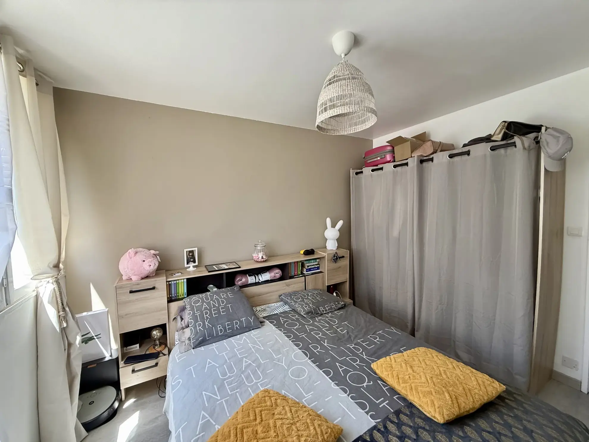 Appartement F3 rénové avec balcon et parking à Saint-Étienne 