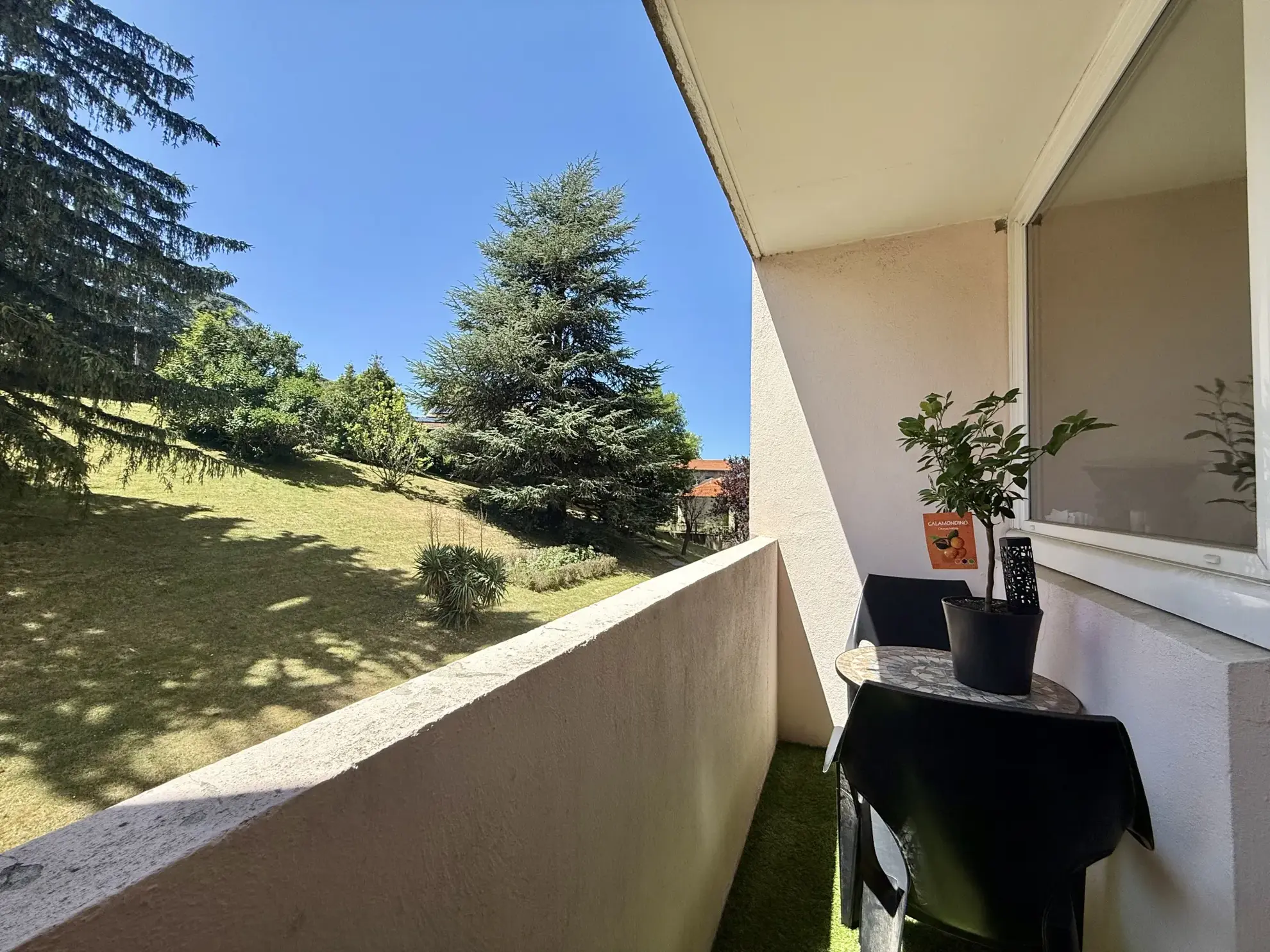 Appartement F3 rénové avec balcon et parking à Saint-Étienne