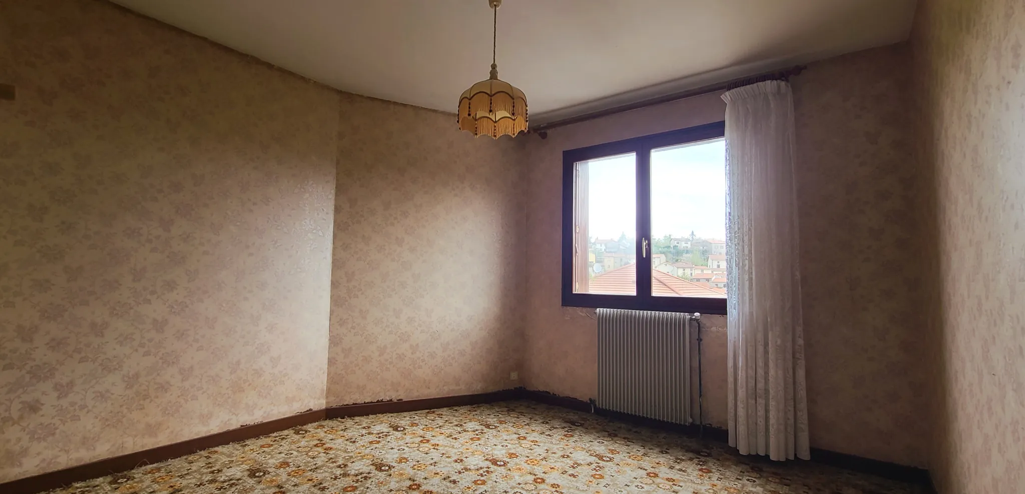 Maison à Sayat de 130 m² avec gîte et potentiel locatif élevé 