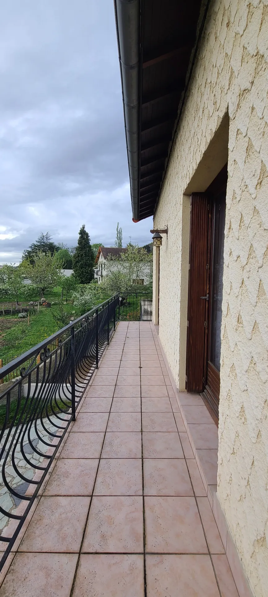 Maison à Sayat de 130 m² avec gîte et potentiel locatif élevé 