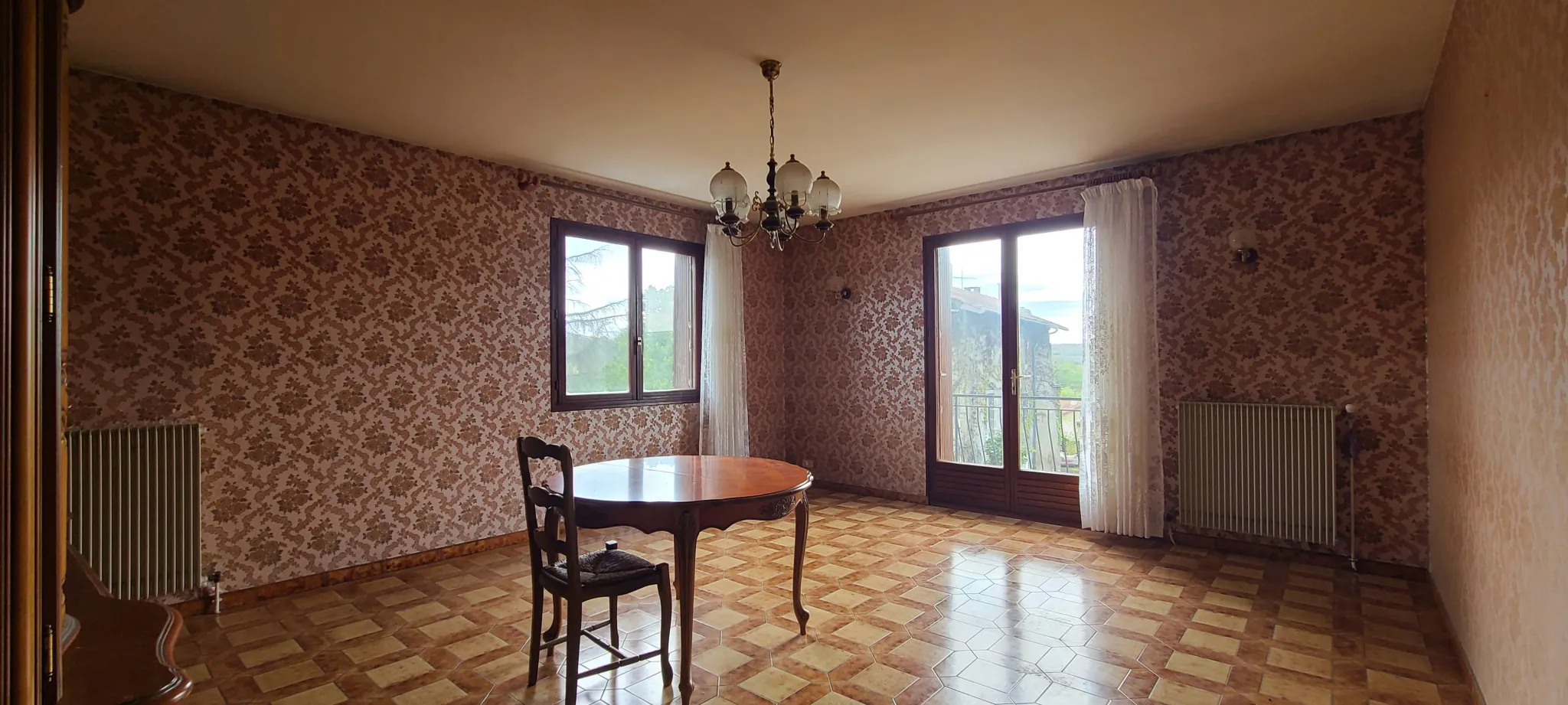 Maison à Sayat de 130 m² avec gîte et potentiel locatif élevé 