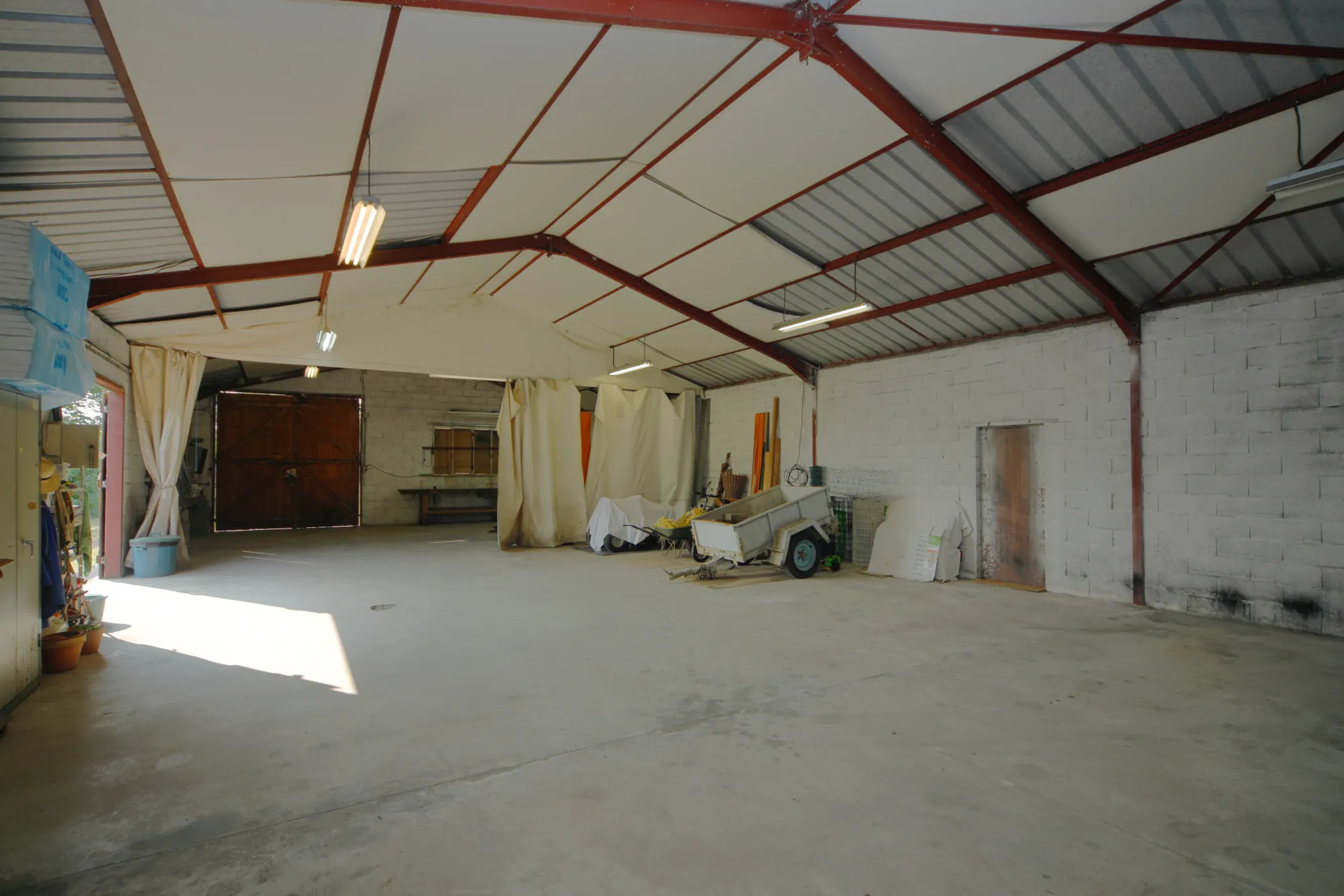 Vente d'un ensemble immobilier avec maison et local d'activités à Grazac 