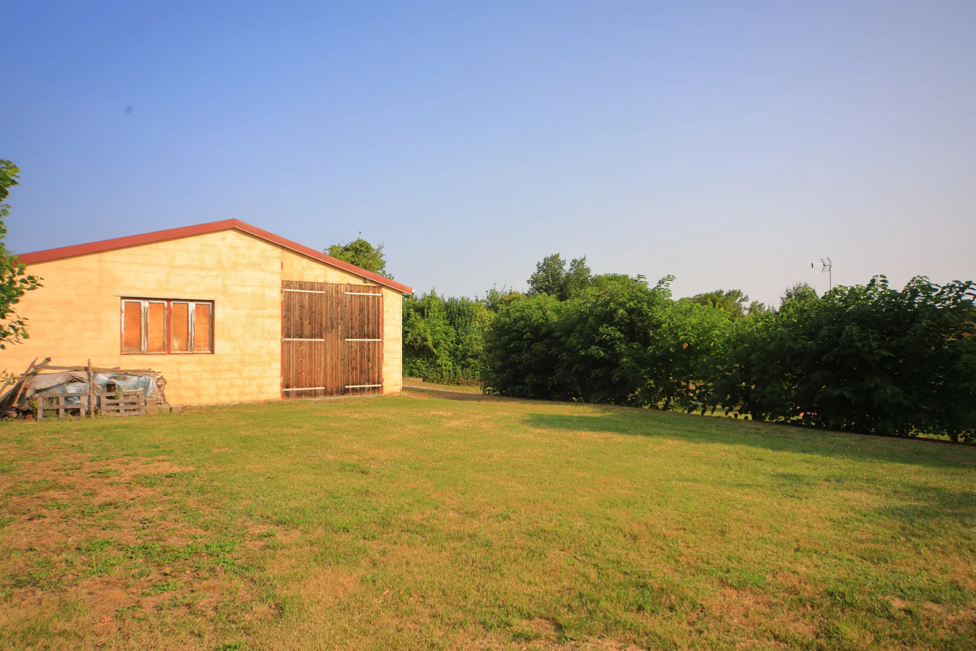 Vente d'un ensemble immobilier avec maison et local d'activités à Grazac 