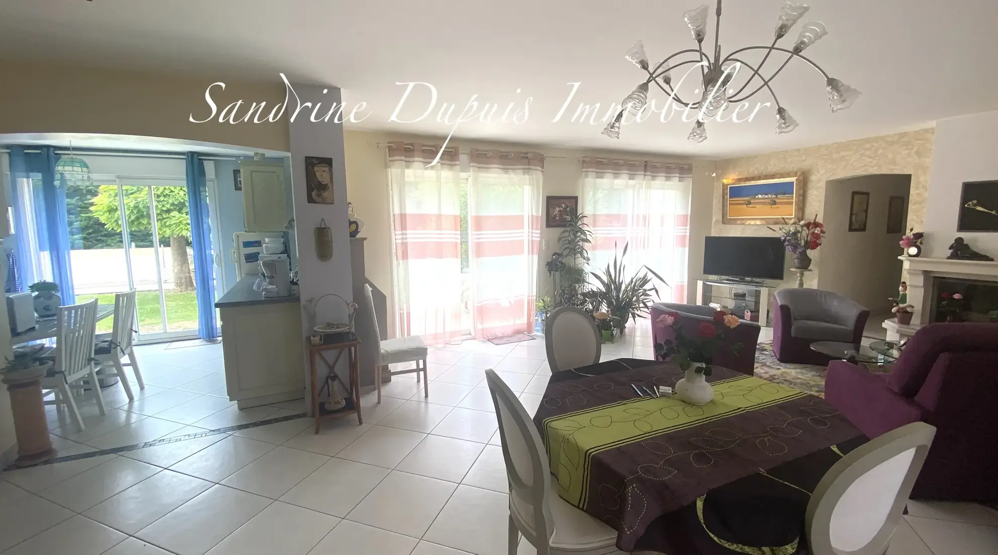 Belle maison lumineuse avec piscine, 3 chambres et grand jardin à Chermignac 