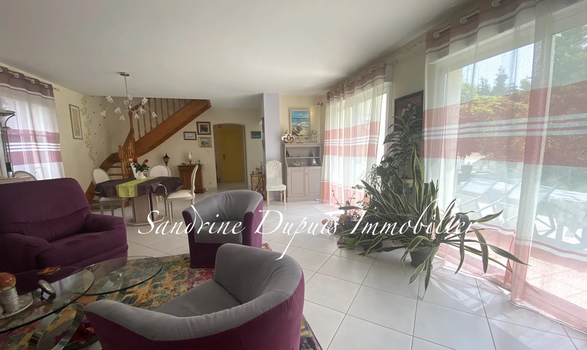 Belle maison lumineuse avec piscine, 3 chambres et grand jardin à Chermignac 