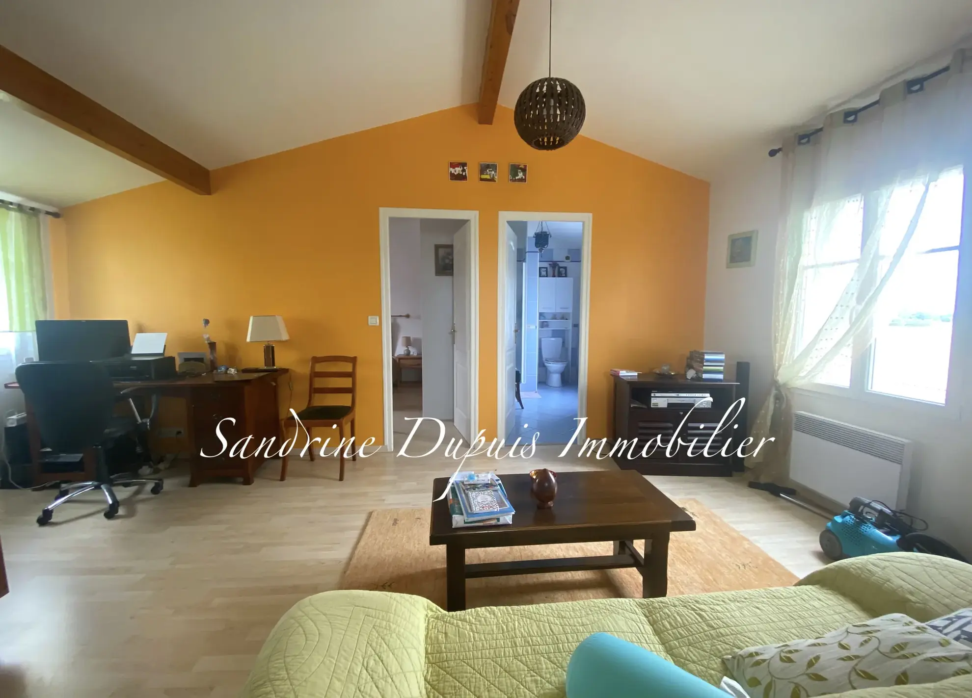 Belle maison lumineuse avec piscine, 3 chambres et grand jardin à Chermignac 