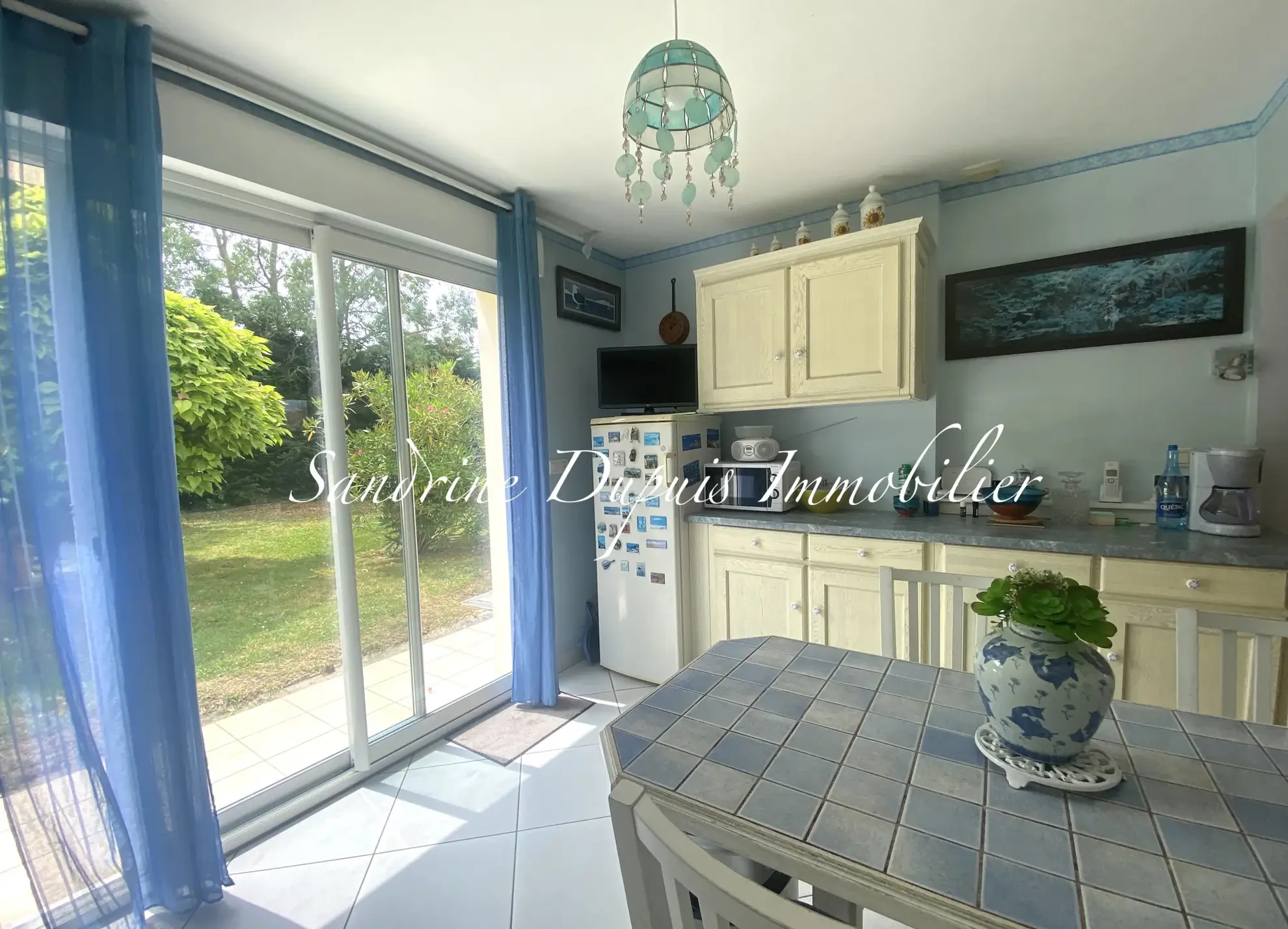 Belle maison lumineuse avec piscine, 3 chambres et grand jardin à Chermignac 