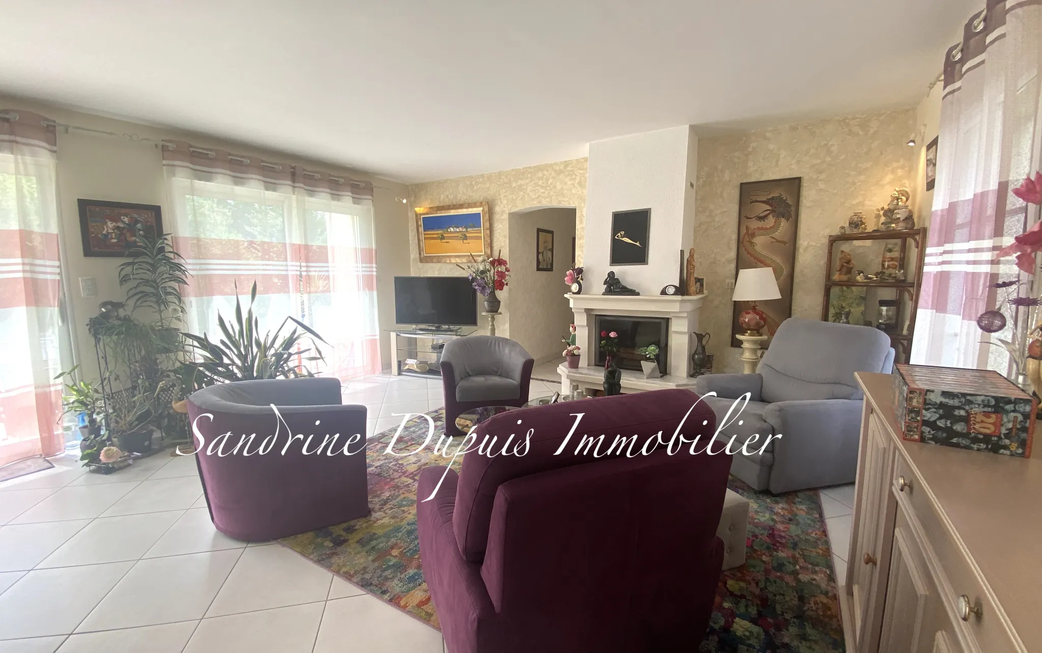 Belle maison lumineuse avec piscine, 3 chambres et grand jardin à Chermignac 