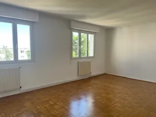 Appartement T4 à Beaumont de 80.99 m² avec cave et box, idéalement situé 