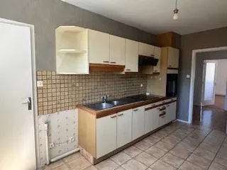 Appartement T4 à Beaumont de 80.99 m² avec cave et box, idéalement situé 